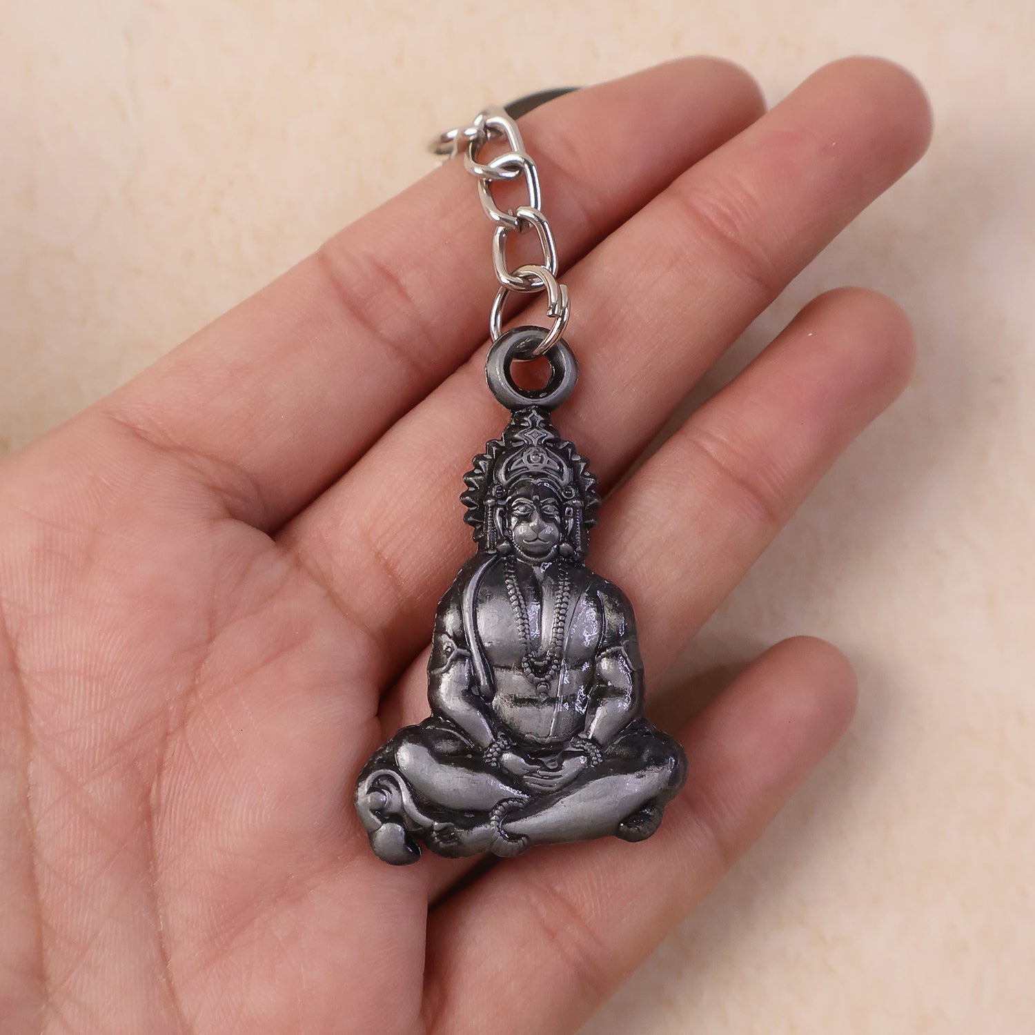 ALVENZA Hanuman Ji Sitting Pose Metal Keychain – Durable Spiritual Key Ring