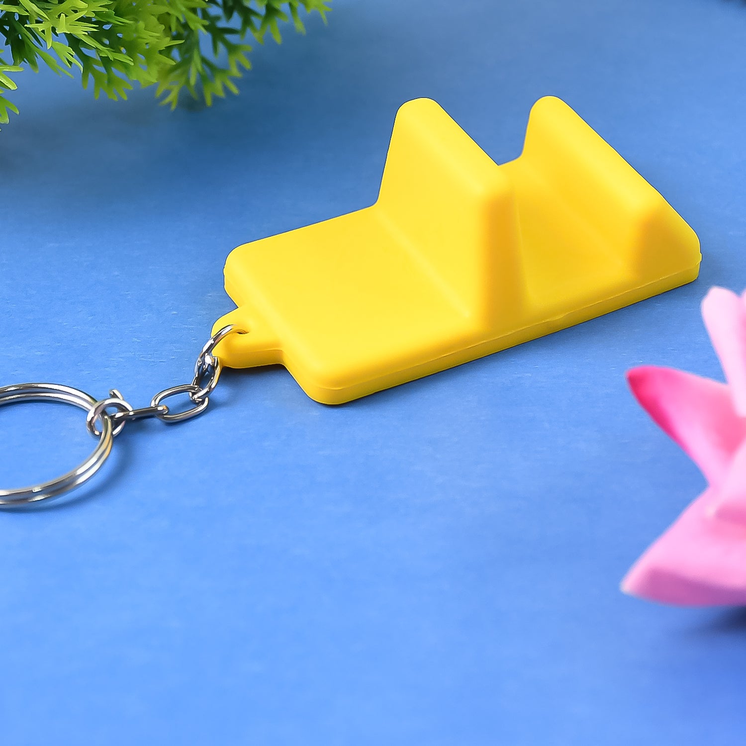 ALVENZA Plastic Mobile Stand Keychain – Compact Dual-Function Phone Holder