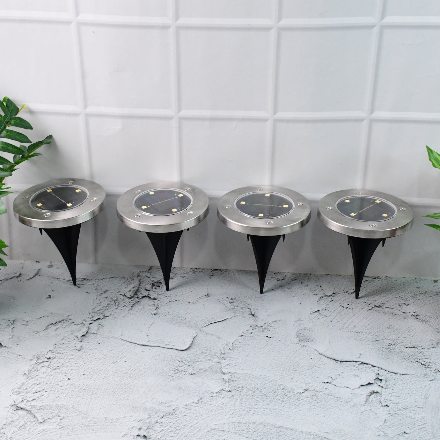 ALVENZA Solar Powered LED Garden Lights – Eco-Friendly Outdoor Pathway Lighting