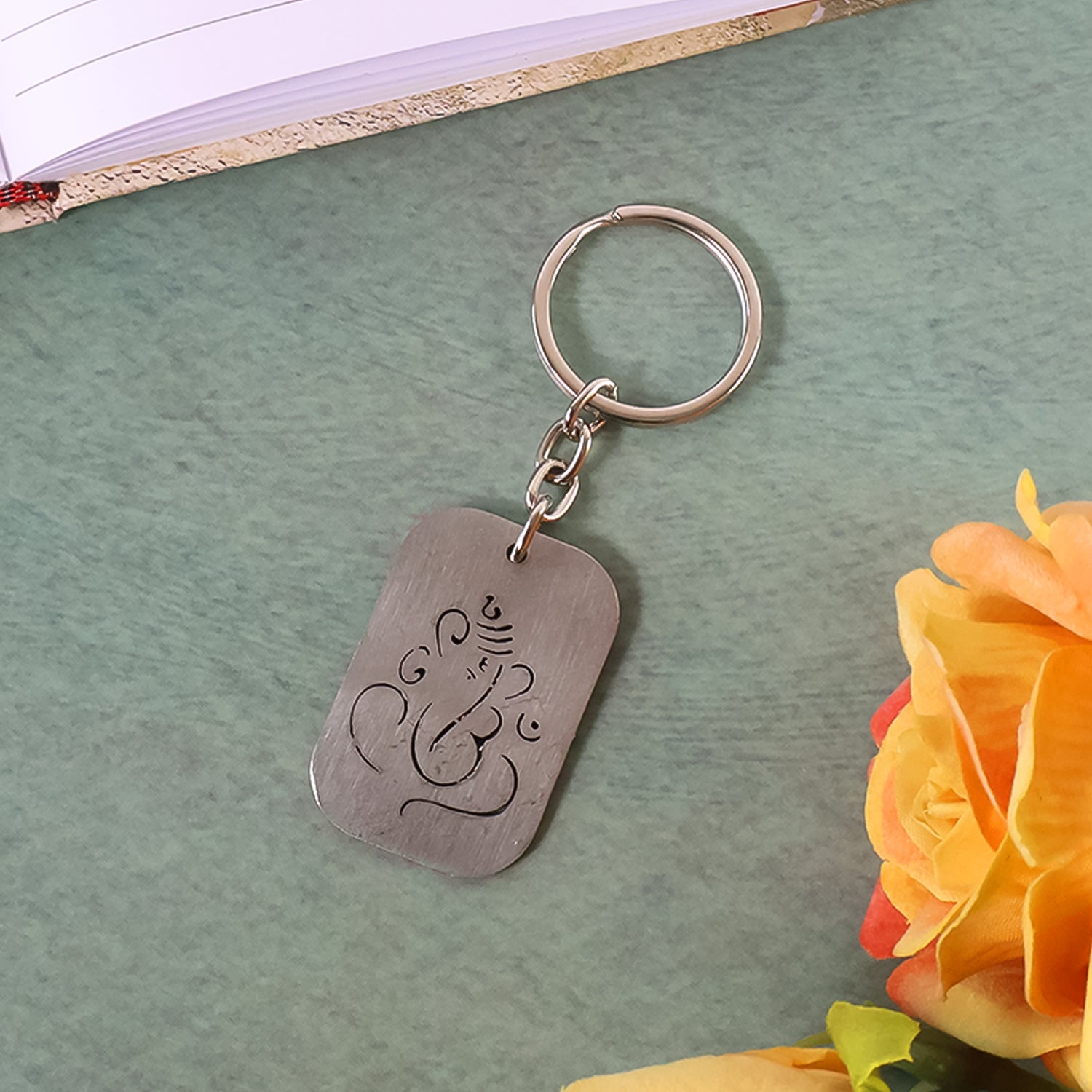 ALVENZA Ganesh Metal Keychain – Auspicious Lord Ganesha Keyring