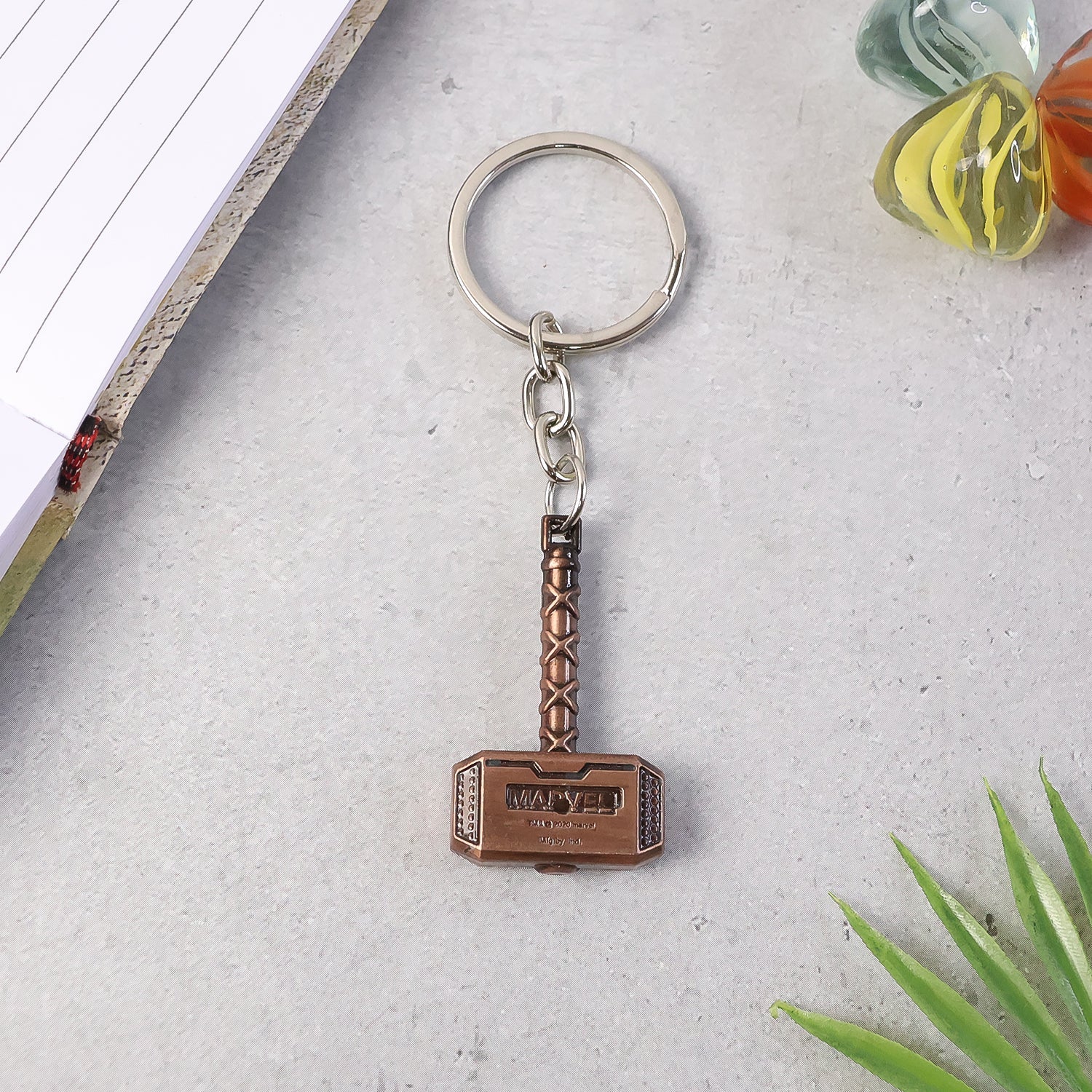 ALVENZA Metal Hammer Keychain – Durable Zinc Alloy Mini Keyring