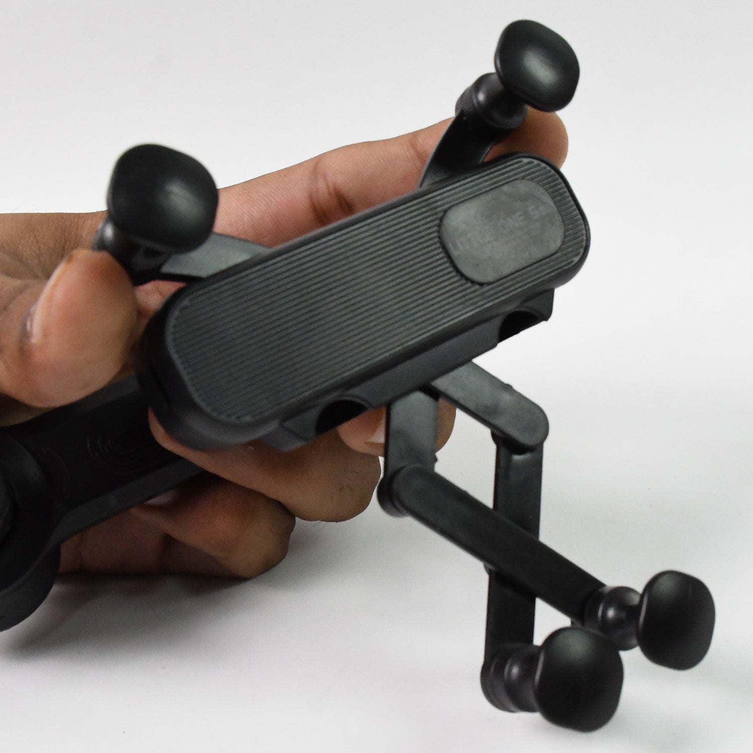 ALVENZA Car Phone Holder – 360° Adjustable Vent Mount for All Phones | Velvet Wheels