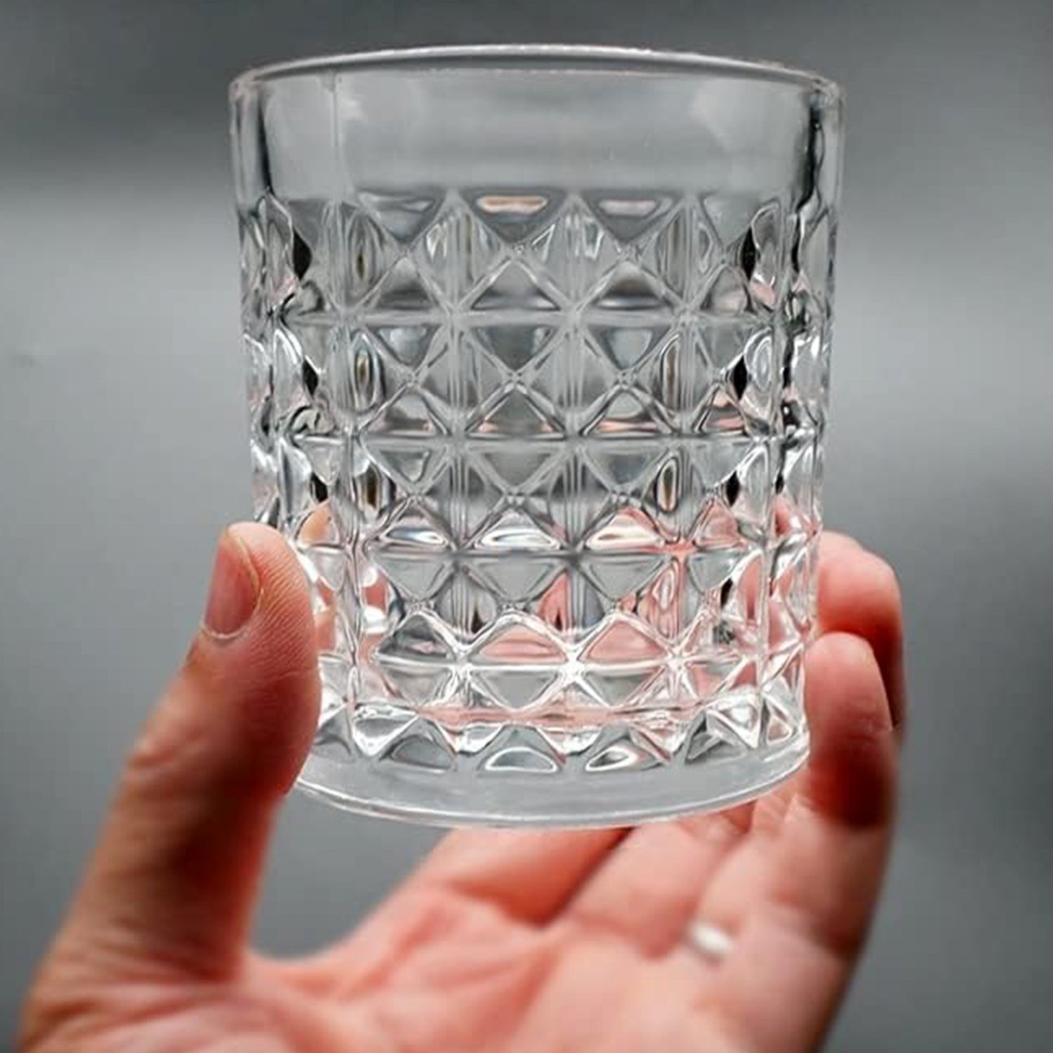 ALVENZA Glass Tumbler Set – Diamond-Cut 6 Pc Elegant Drinking Glasses | Serve Stellar