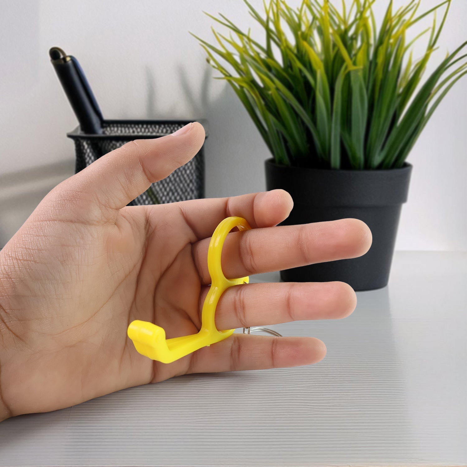 ALVENZA Dual-Finger Mobile Stand Keyring – Lightweight 2-in-1 Phone Holder