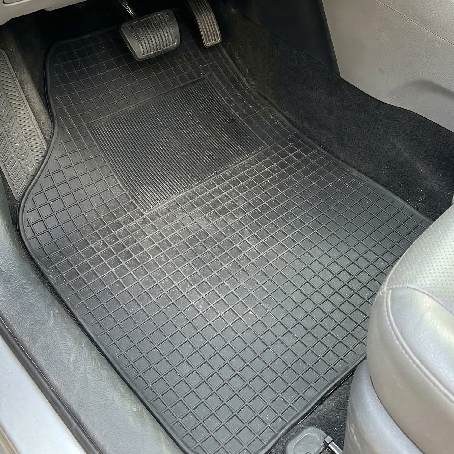 ALVENZA Universal Heavy Duty Car Floor Mat Set – All-Weather Vehicle Protection