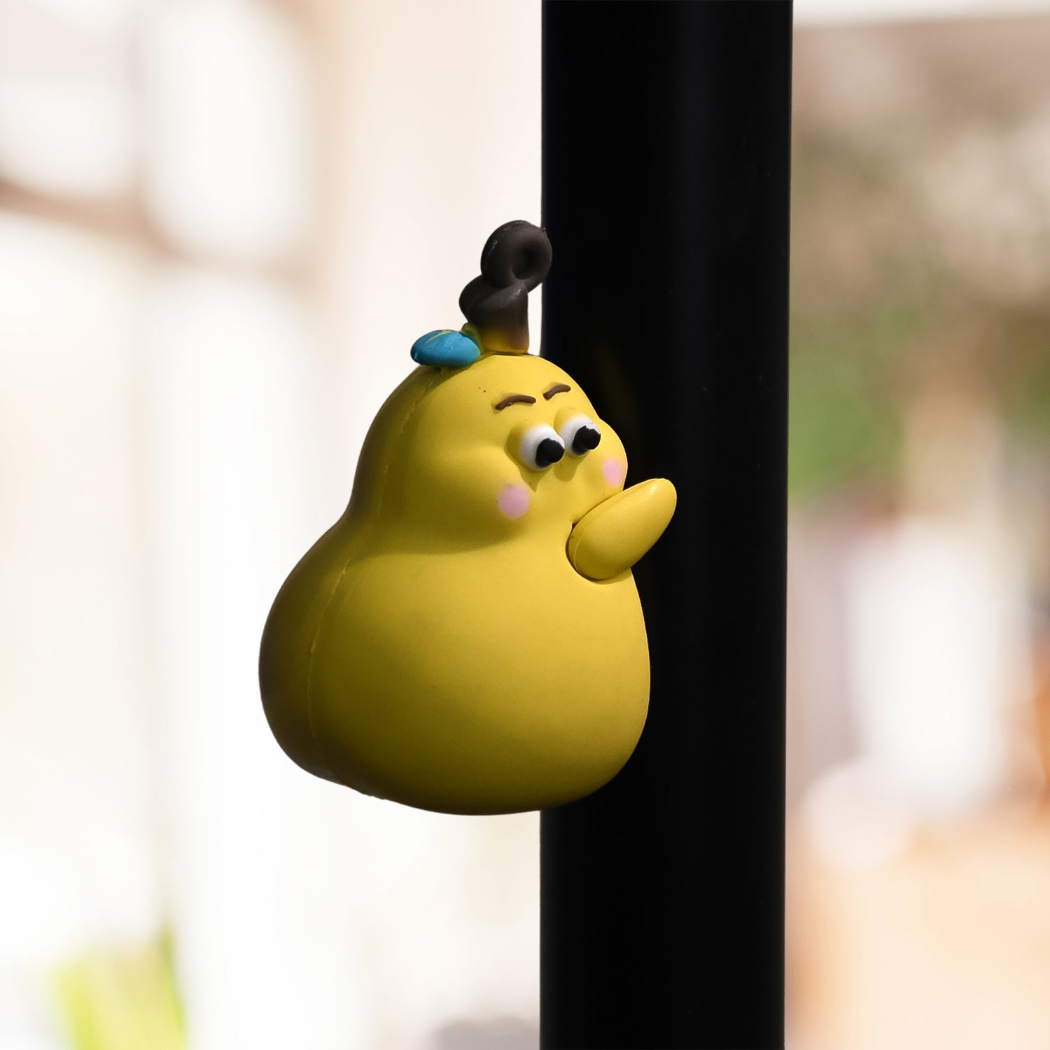 ALVENZA Cute Cartoon Couple Keychain Set – Soft Rubber 2-in-1 Hugging Pair