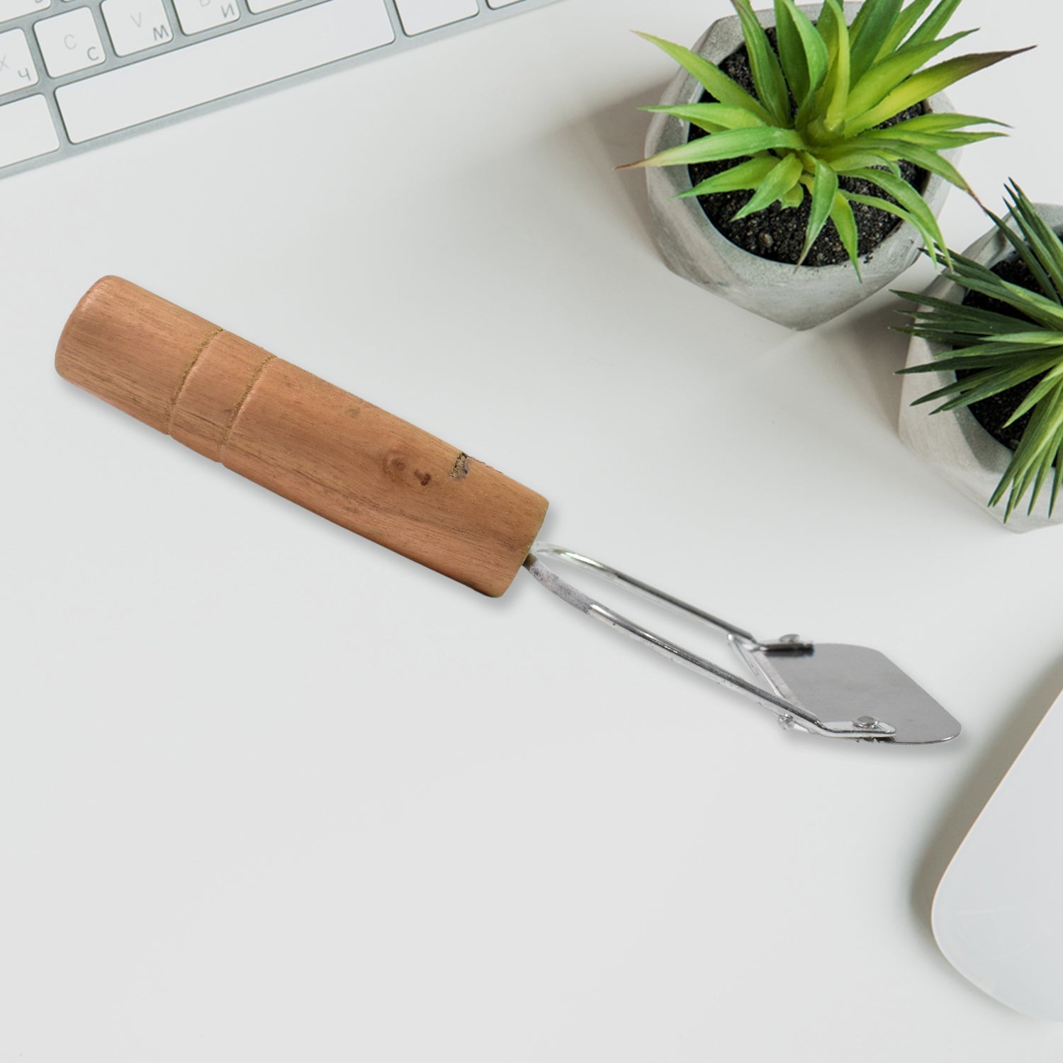 Wooden Handle Vegetable Peeler Ergonomic & Durable Design - Back View
