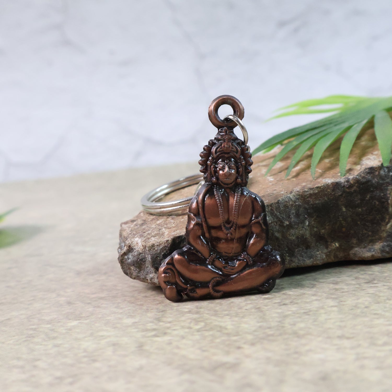 ALVENZA Lord Hanuman Sitting Pose Keychain – Durable Metal Devotional Accessory