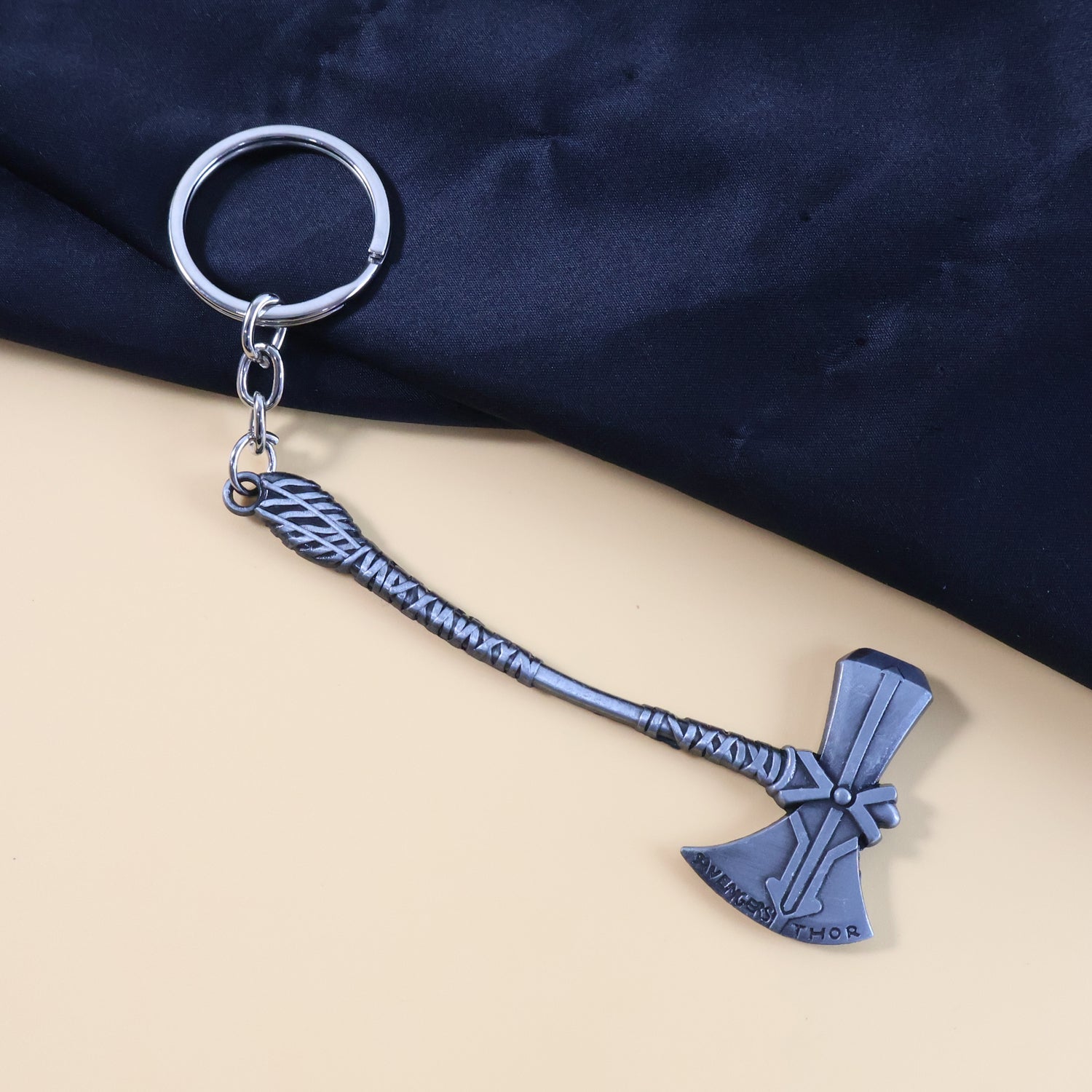 ALVENZA Axe Keychain – Durable Premium Metal 3D Design Accessory