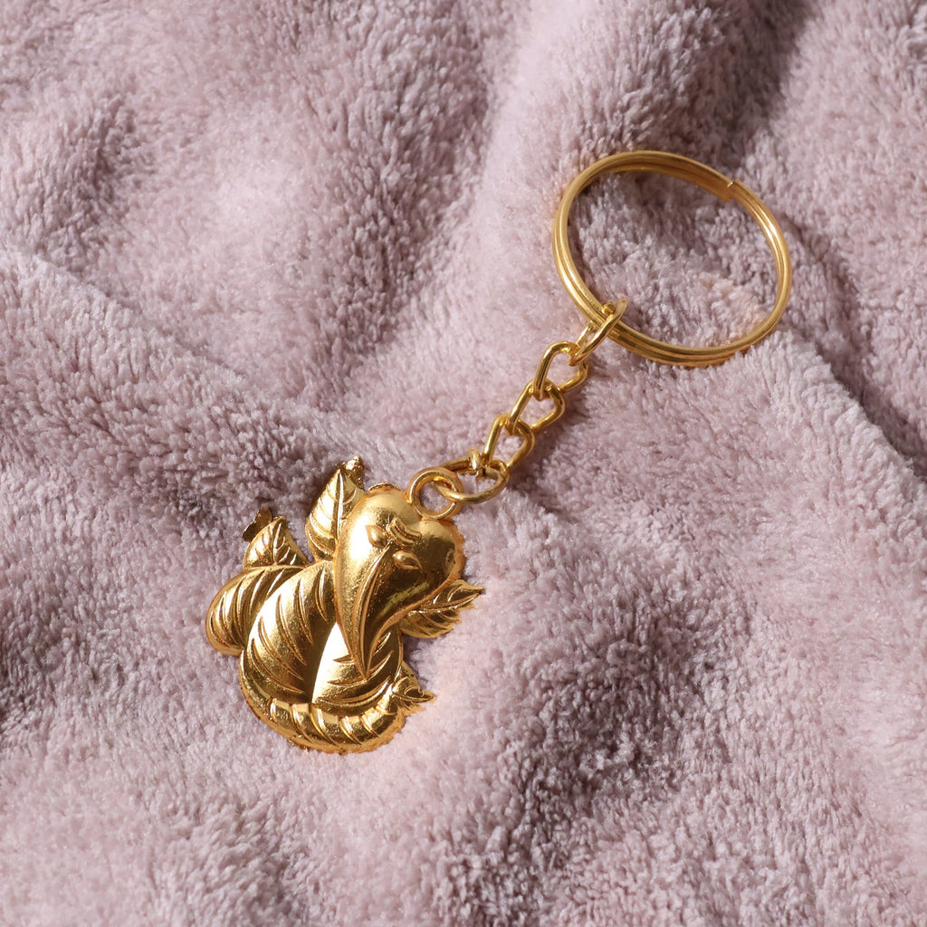 ALVENZA Ganesh Keychain – Durable Golden Leaf Design Accessory