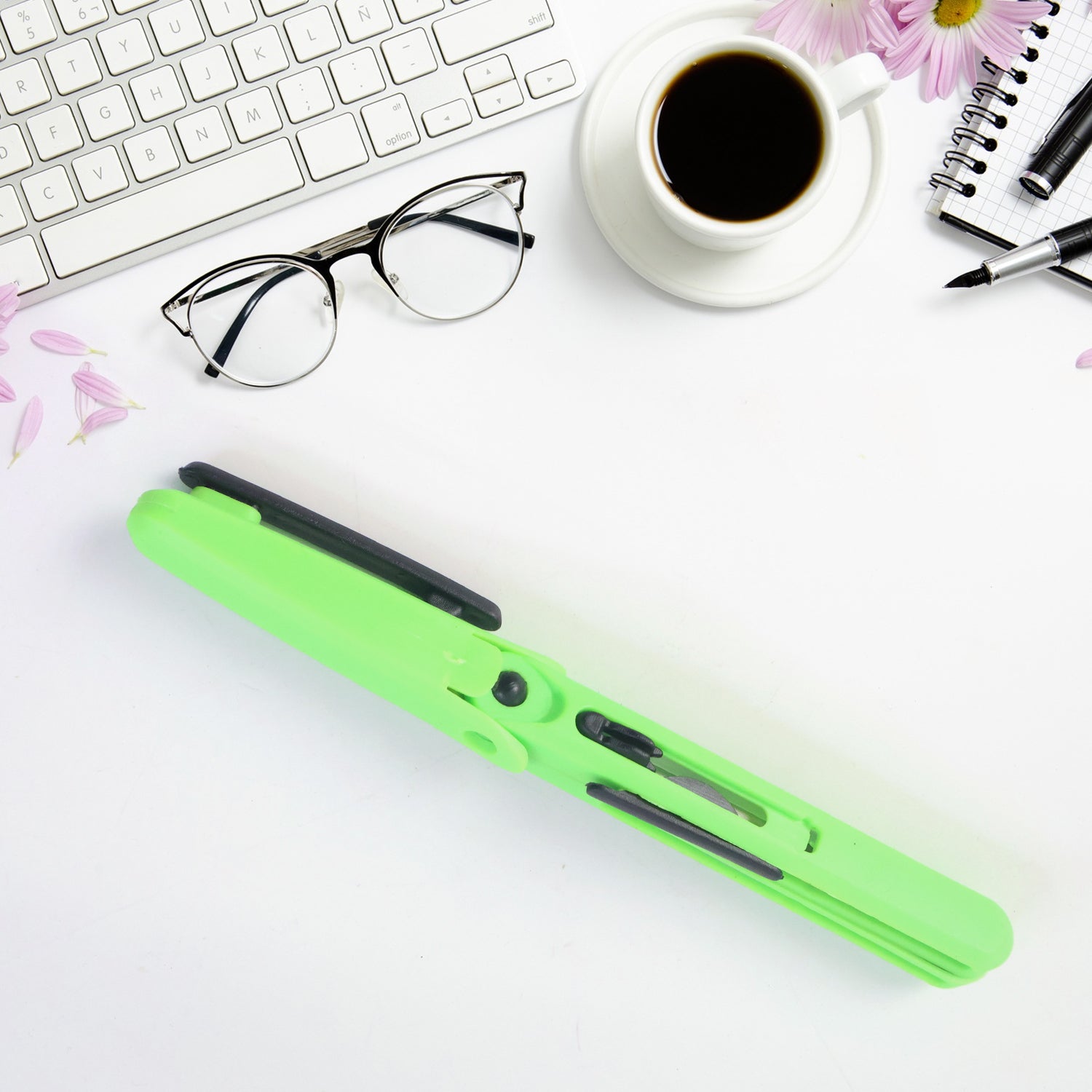 Pen Scissors Compact & Portable Cutters | FERVENT - Front View