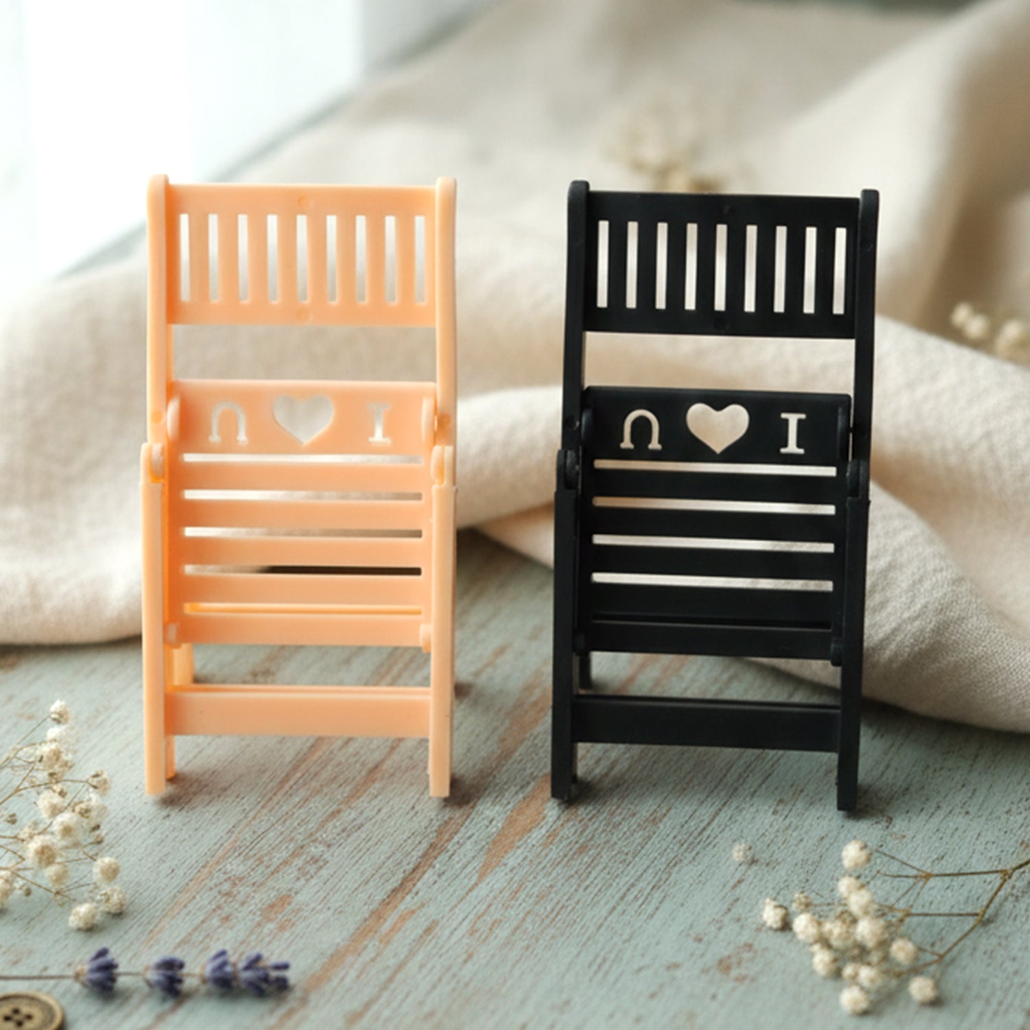 ALVENZA Mini Chair Mobile Phone Stand – Foldable & Portable Holder