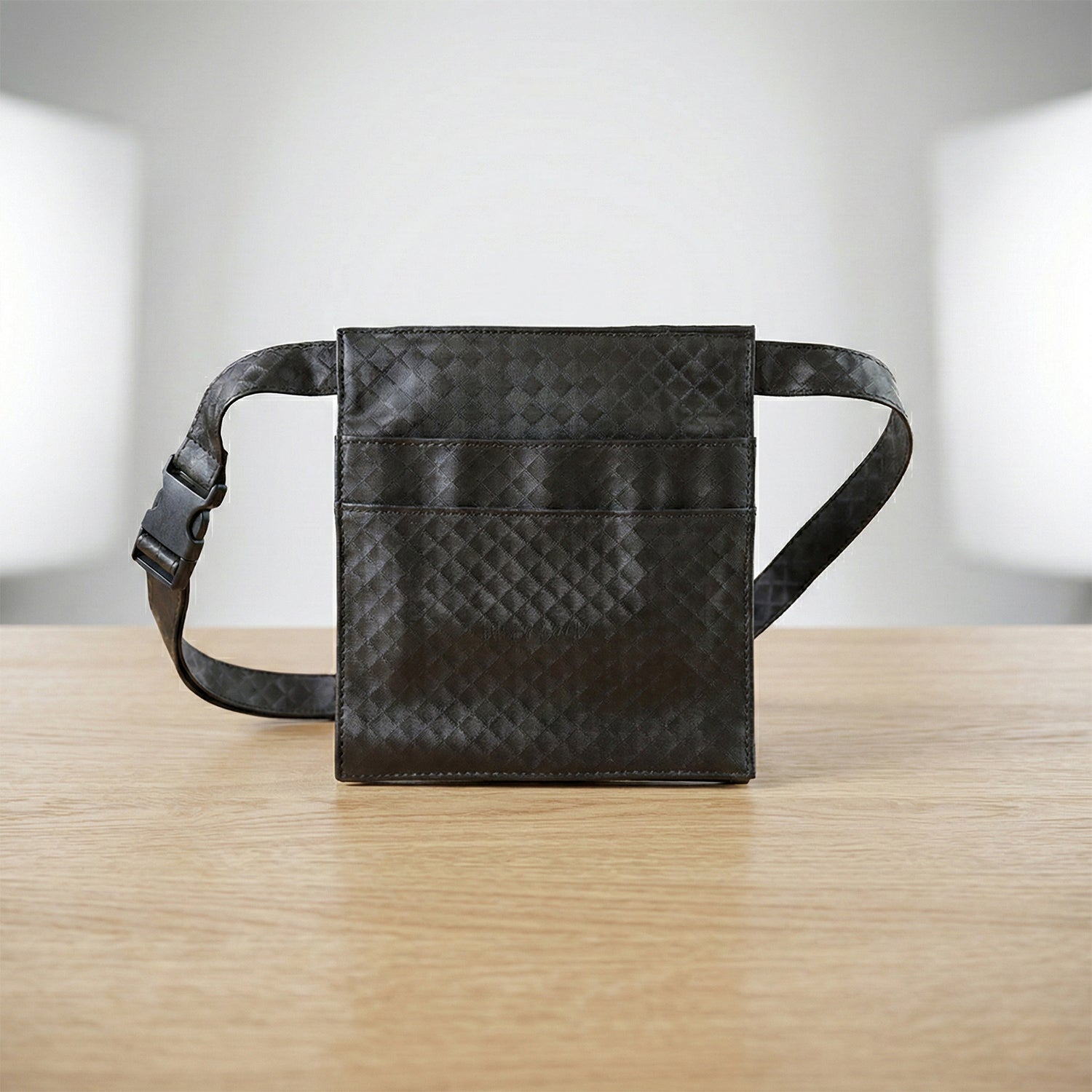 ALVENZA Quilted Crossbody Sling Bag – Stylish Adjustable Strap for Men & Women