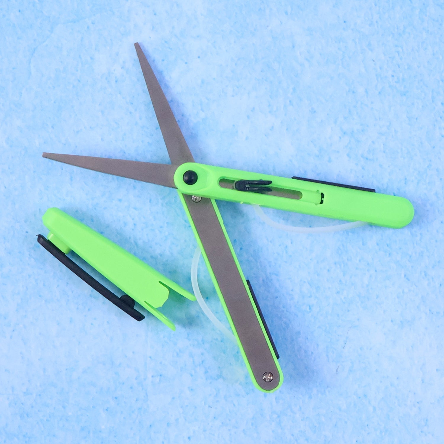 Pen Scissors Compact & Portable Cutters | FERVENT - Back View