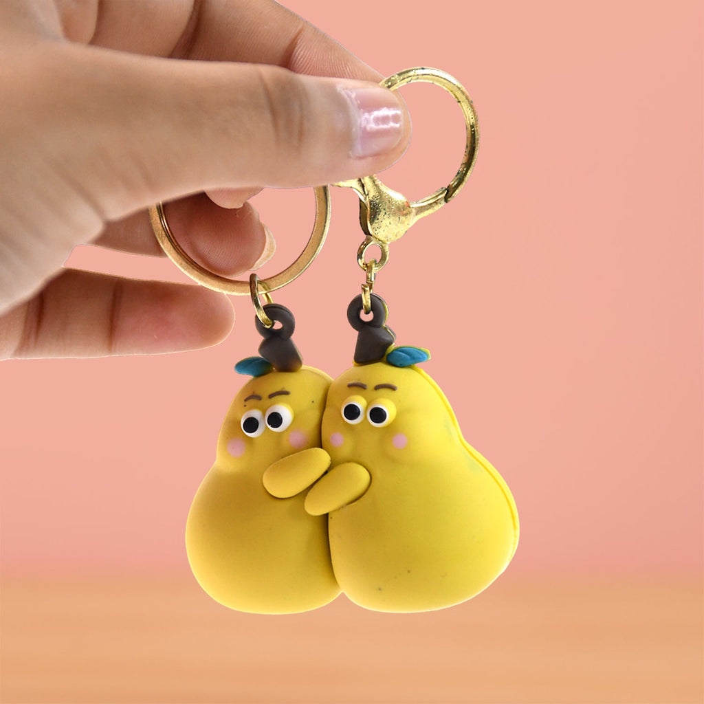 ALVENZA Cute Cartoon Couple Keychain Set – Soft Rubber 2-in-1 Hugging Pair
