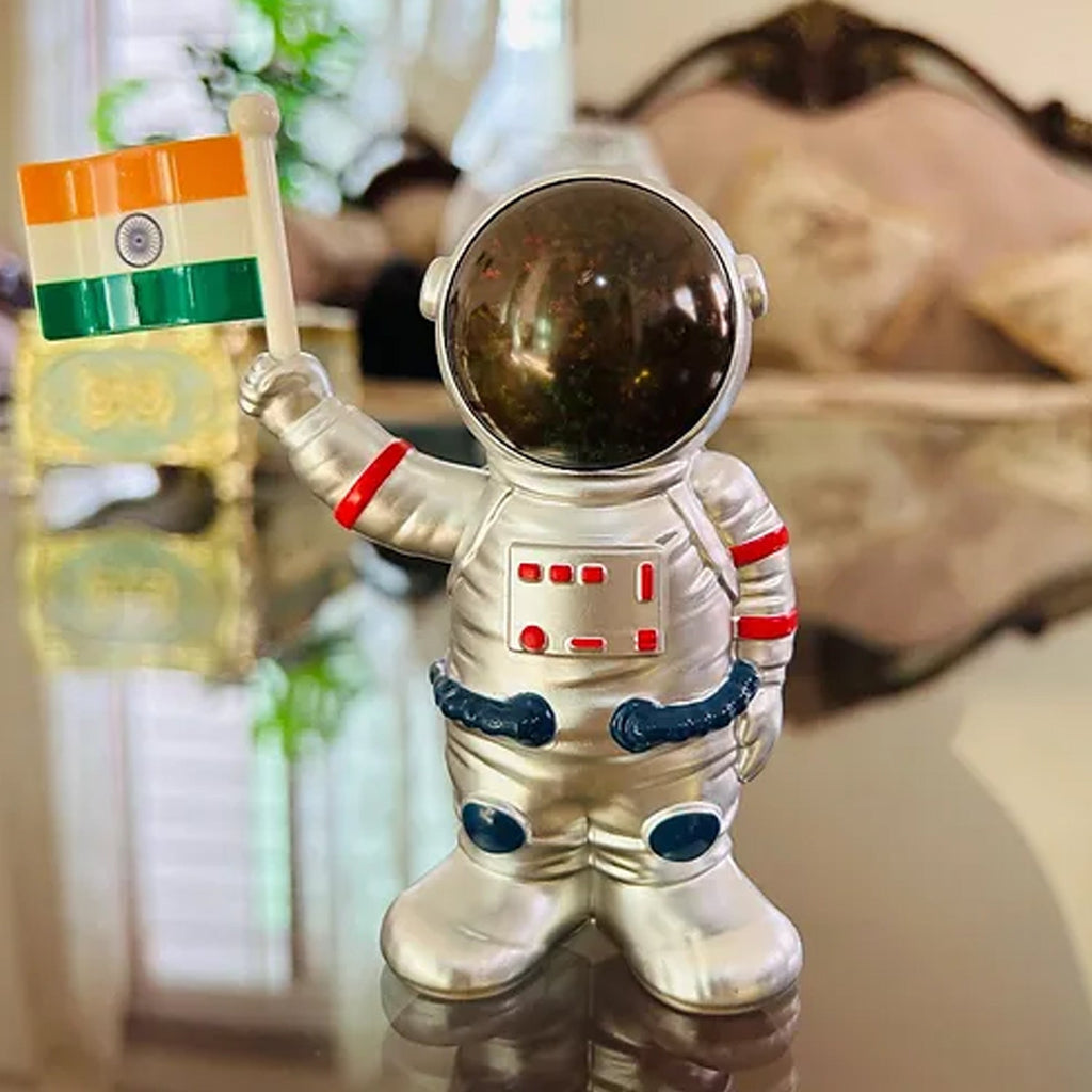 ALVENZA Solar Power Astronaut Ornament – Indian Flag Car Dashboard Décor