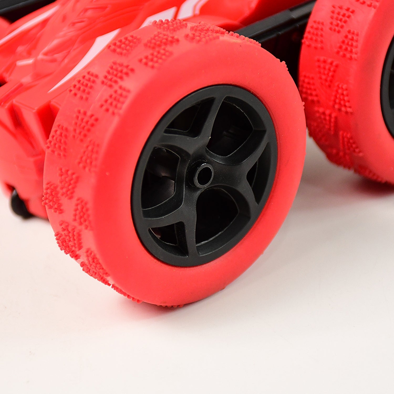 ALVENZA Remote Control Stunt Car – 360° Flips & All-Terrain Tires