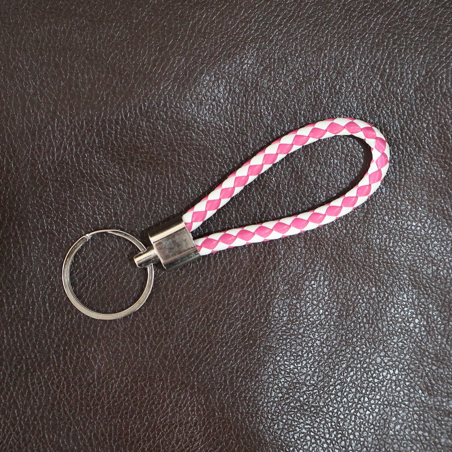 ALVENZA Braided Leather Keychain – Durable Metal Ring & Stylish Hand Strap