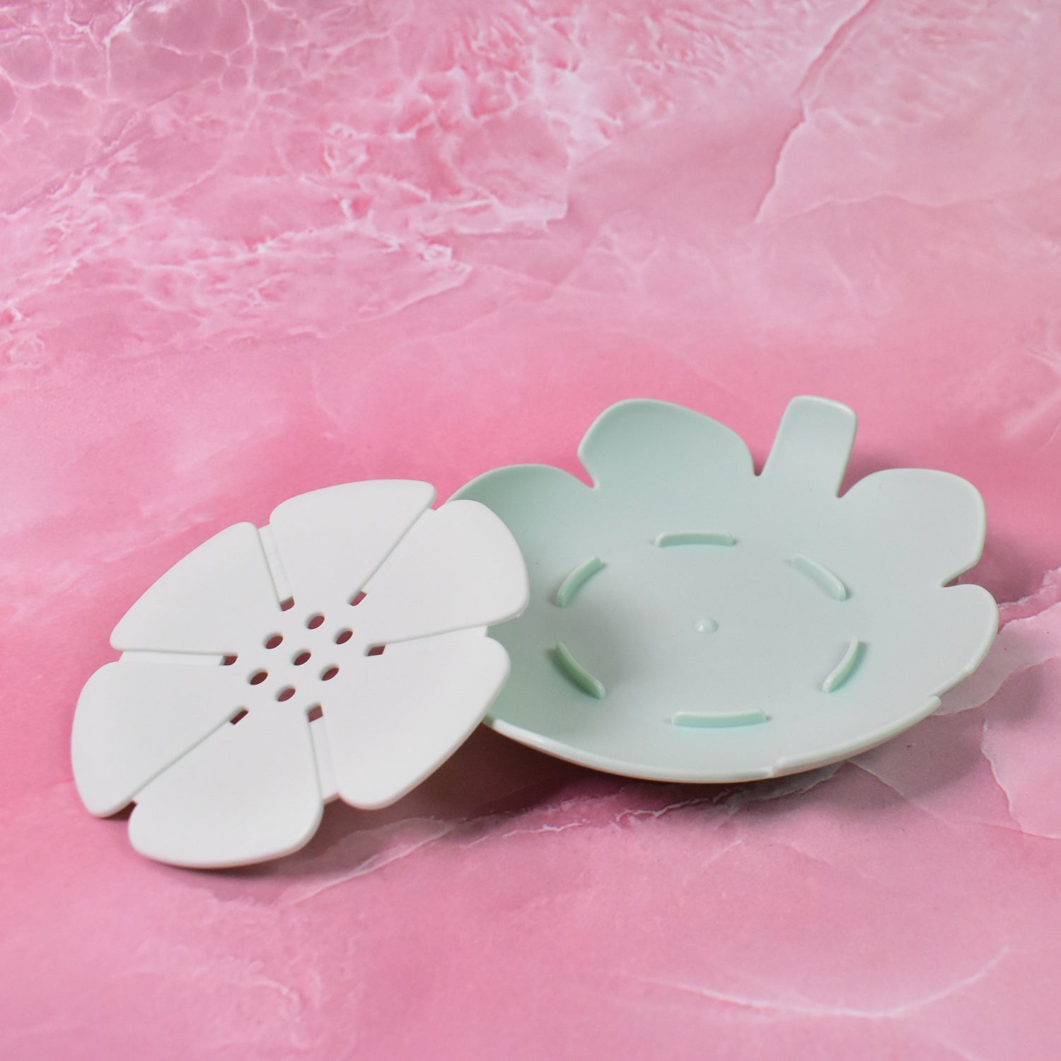 Plastic Soap Dish Self-Draining Floral Design | VelvetBubbles - Front View