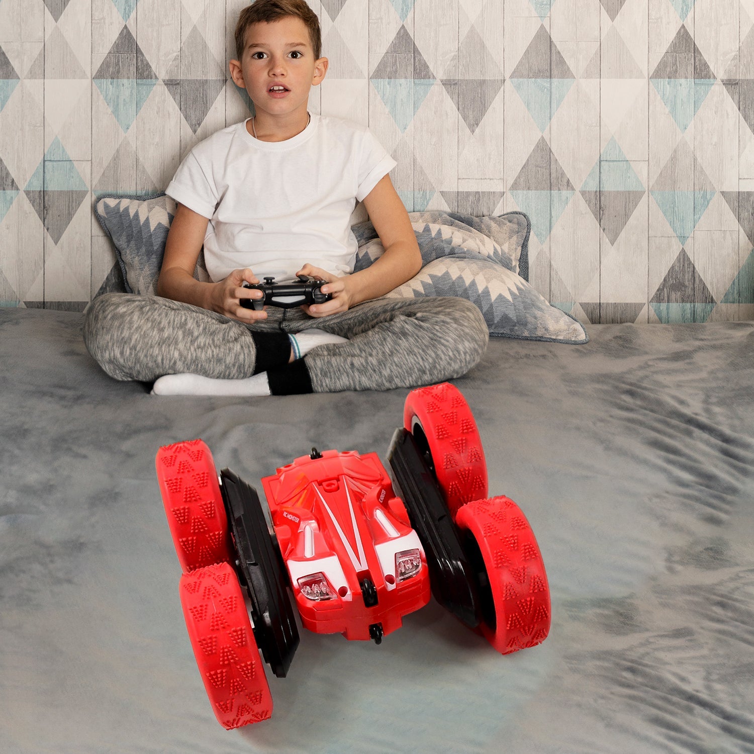 ALVENZA Remote Control Stunt Car – 360° Flips & All-Terrain Tires