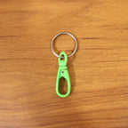 ALVENZA Mini Plastic Carabiner Keychain – Durable Clip for Keys & Bags