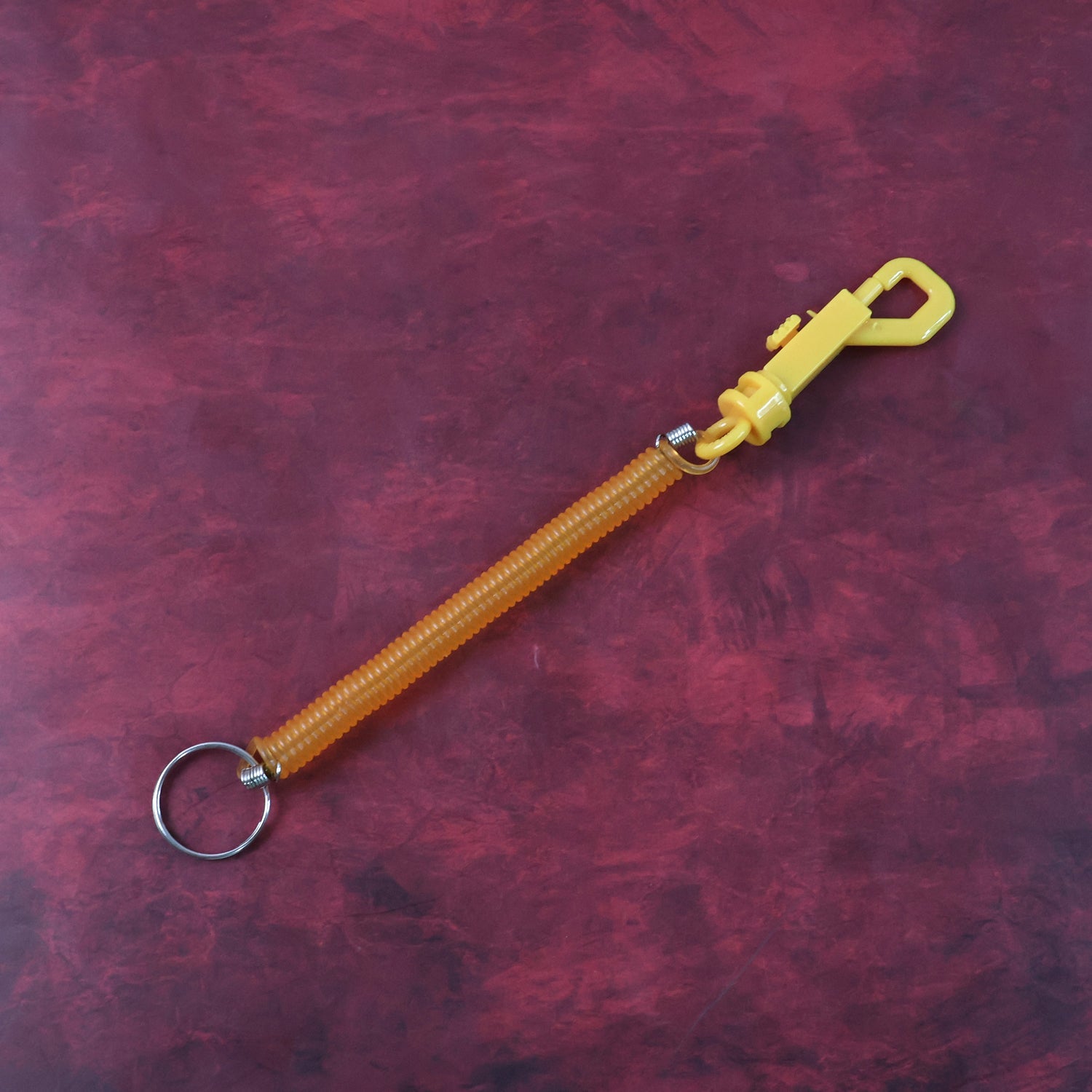 ALVENZA Retractable Keychain – Durable Coiled Key Holder with Carabiner