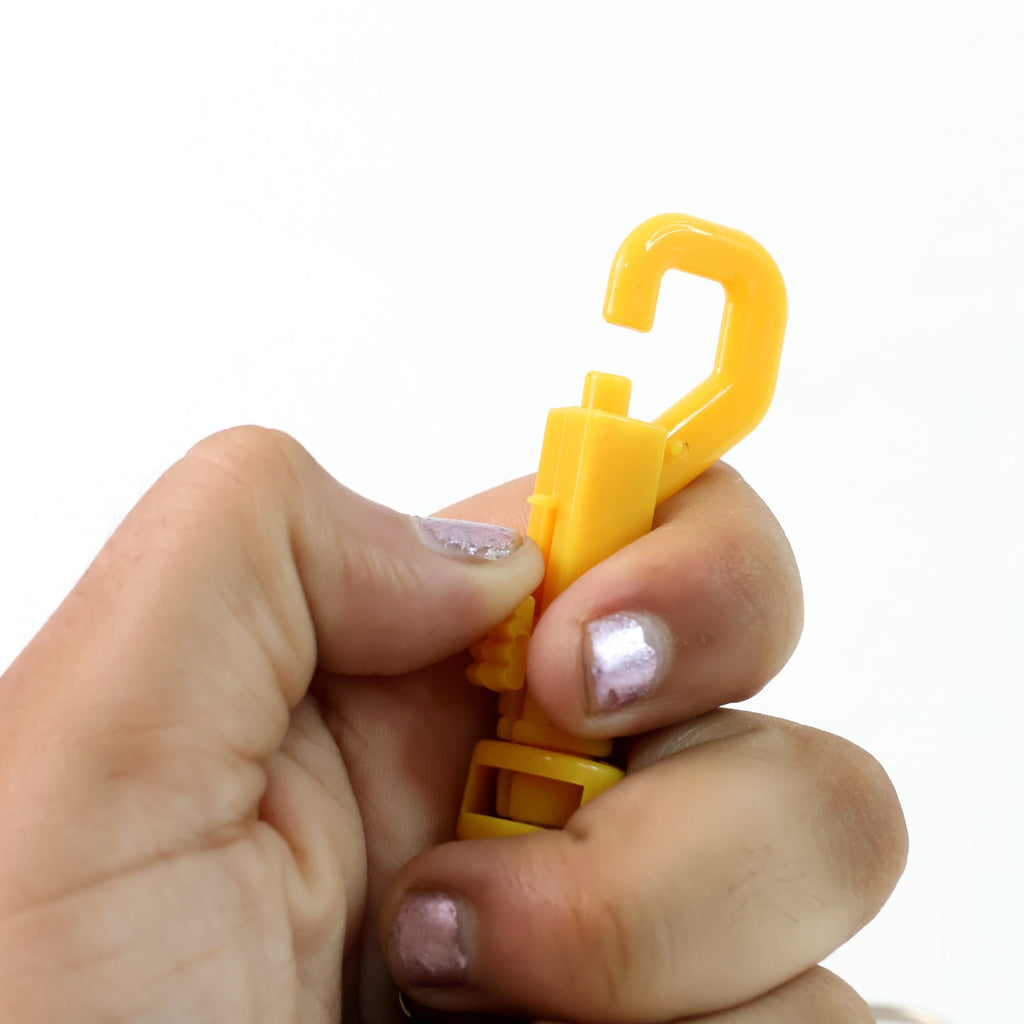 ALVENZA Retractable Keychain – Durable Coiled Key Holder with Carabiner