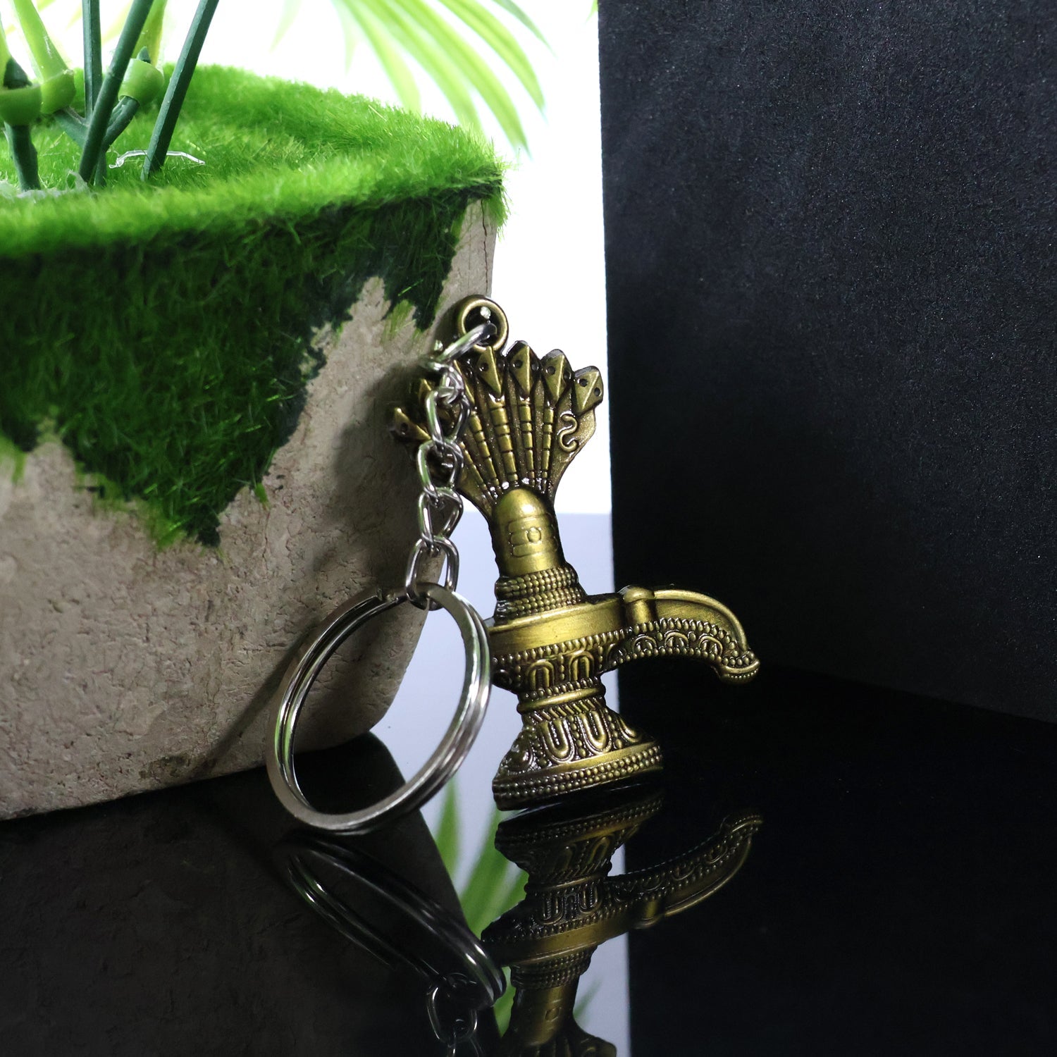 ALVENZA Shivling Trishul Metal Keychain Set – 5 Pc Durable Spiritual Keyrings