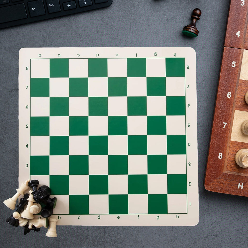 ALVENZA Portable Chess Set – Foldable, Travel-Friendly with Plastic Pieces