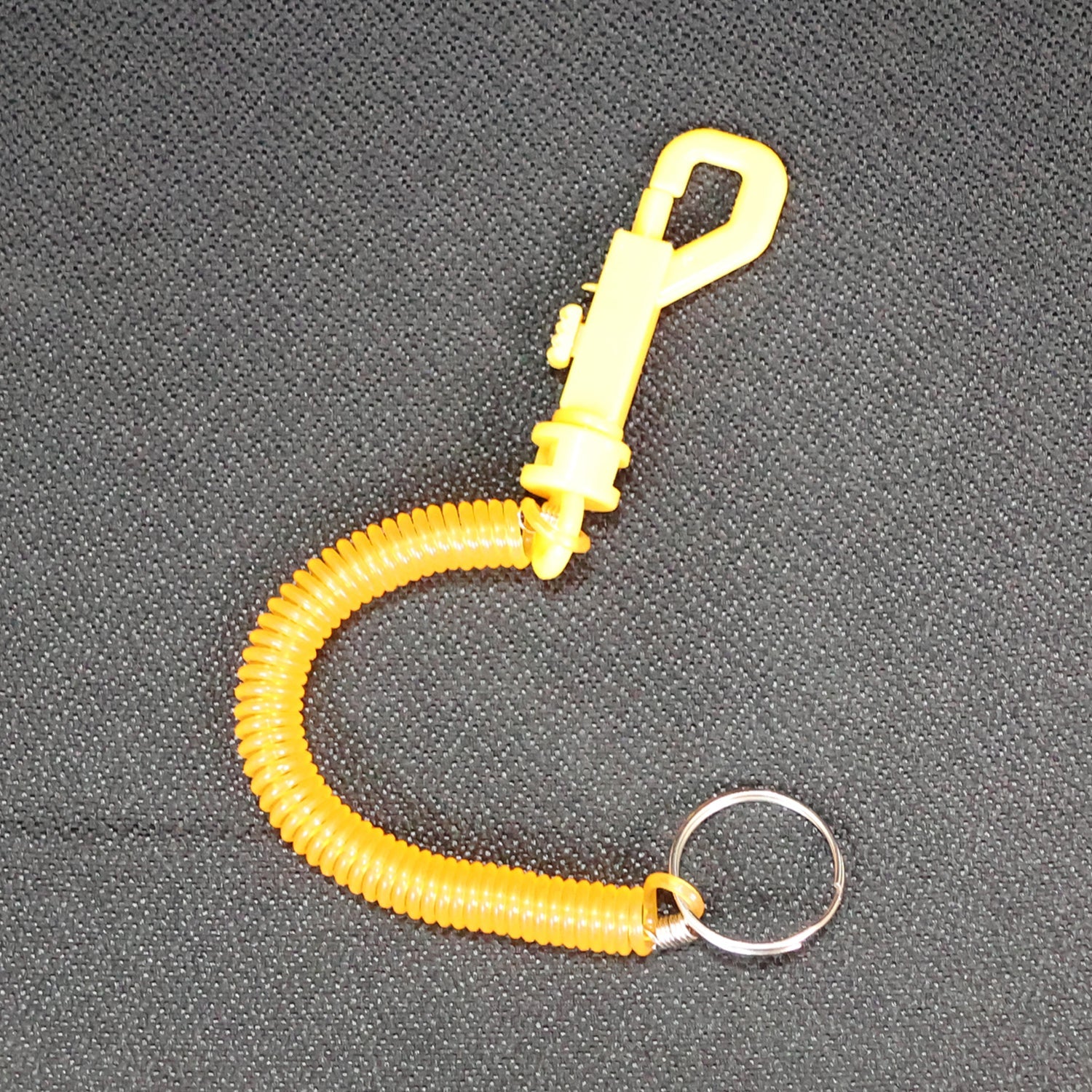 ALVENZA Retractable Keychain – Durable Coiled Key Holder with Carabiner