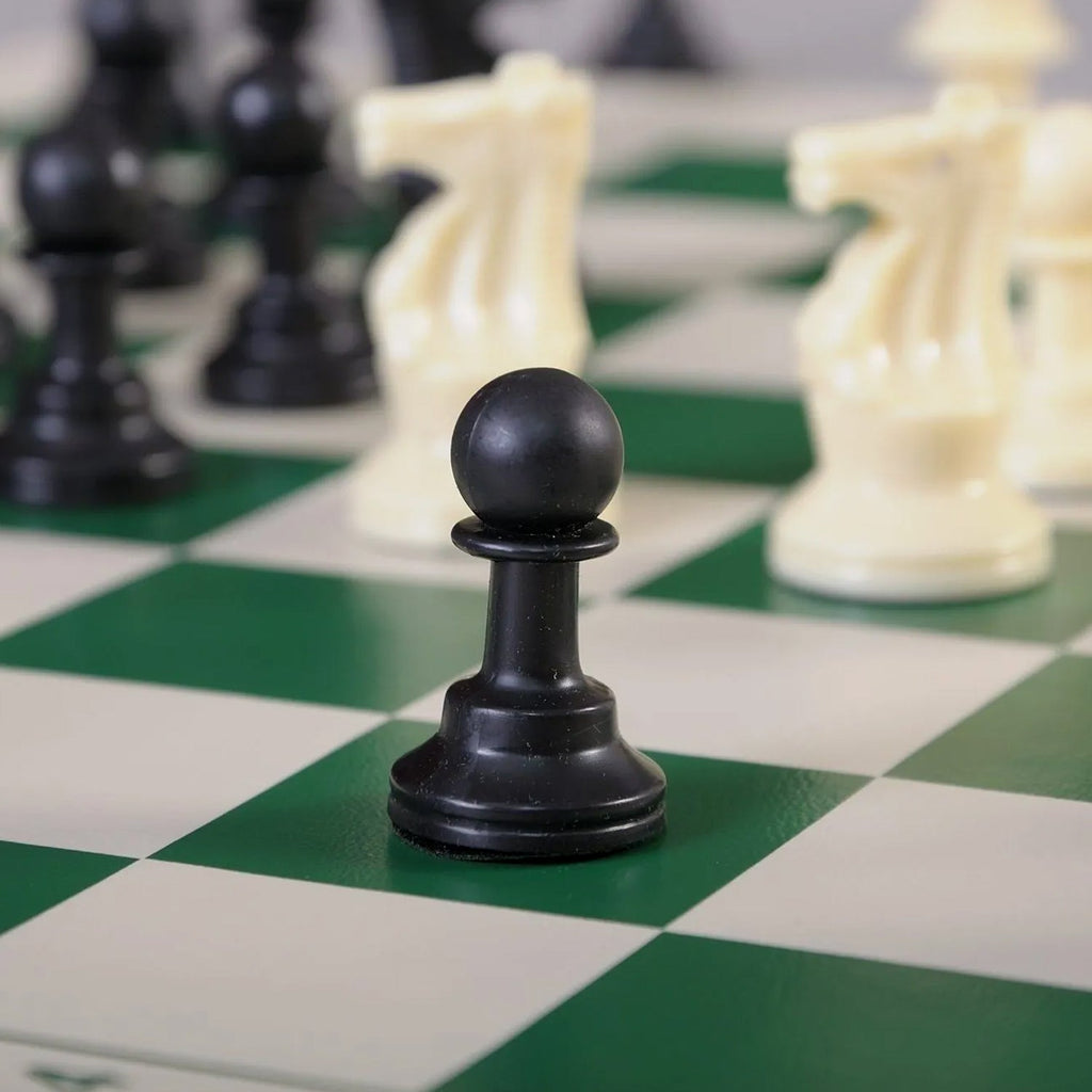 ALVENZA Portable Chess Set – Foldable, Travel-Friendly with Plastic Pieces