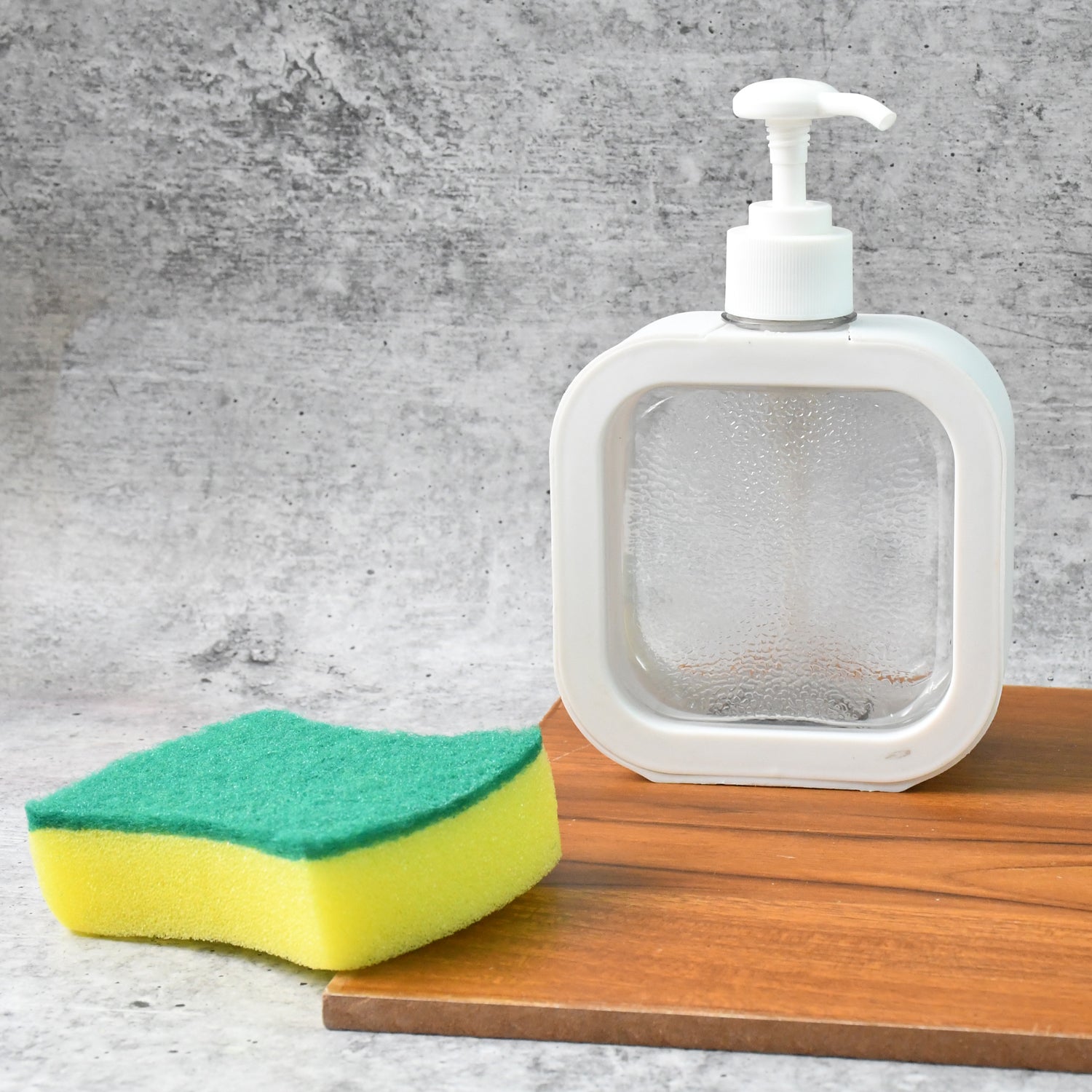 Soap Dispenser Clear Refillable Pump Bottle | VelvetBubbles - Detail View 6