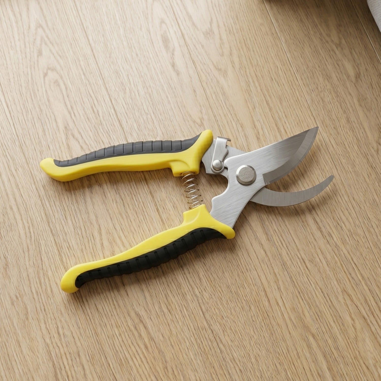Heavy Duty Garden Pruning Shears Sharp Stainless Steel Blades for Precise Cutting - Detail View 8