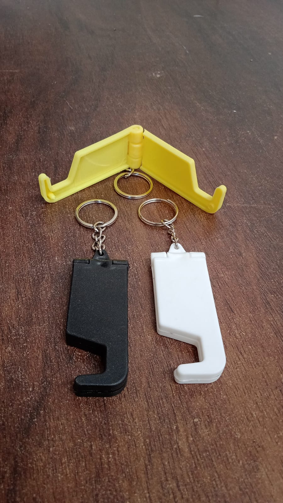 ALVENZA Plastic Keychain with Mobile Stand – Lightweight & Durable