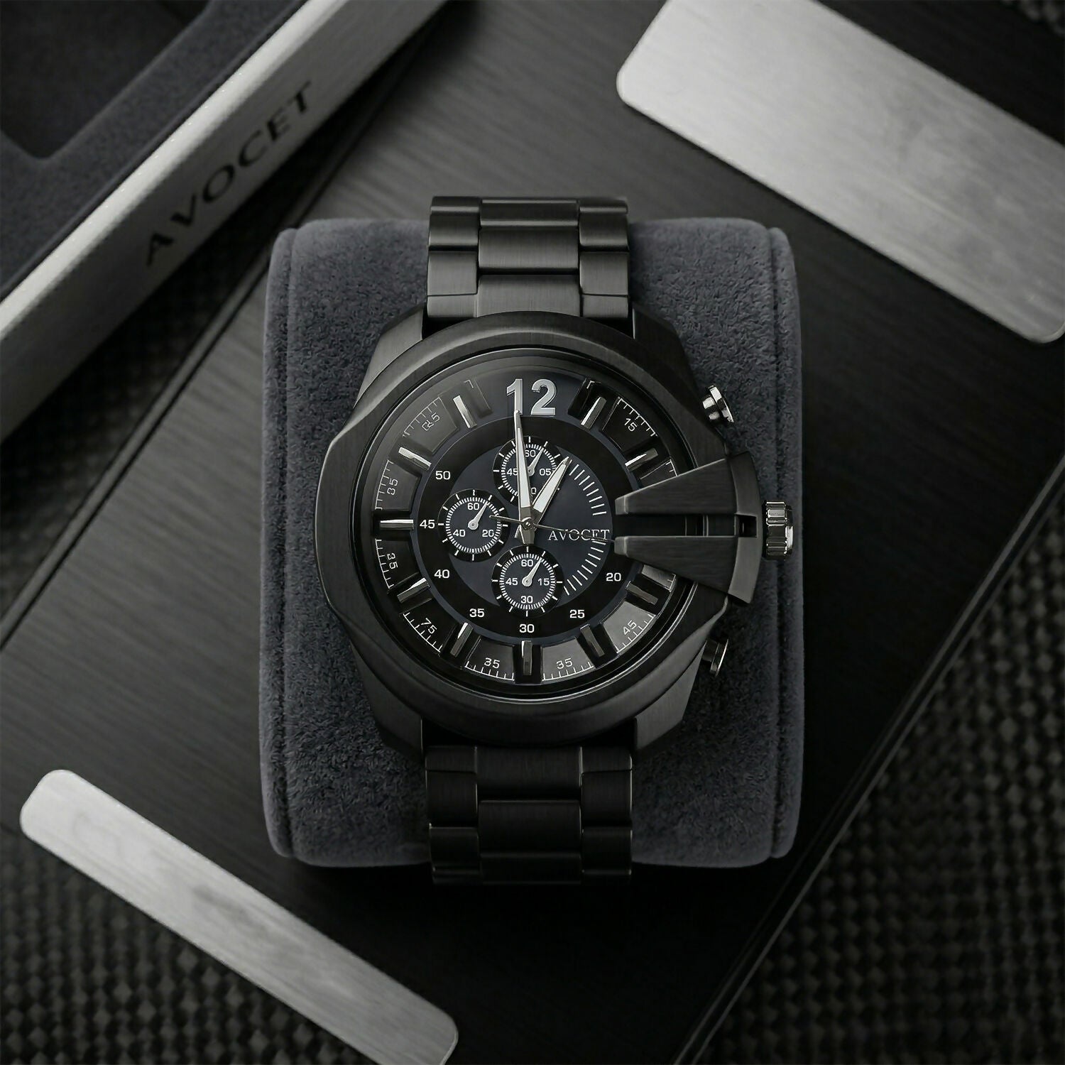 Black Analog Chronograph Watch – Elegant & Multi-functional Style