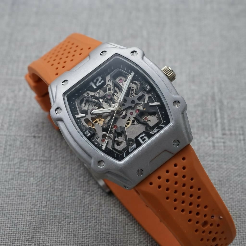 Premium Silver Dial Men's Watch With Silicone Strap For Trendy Casual Style