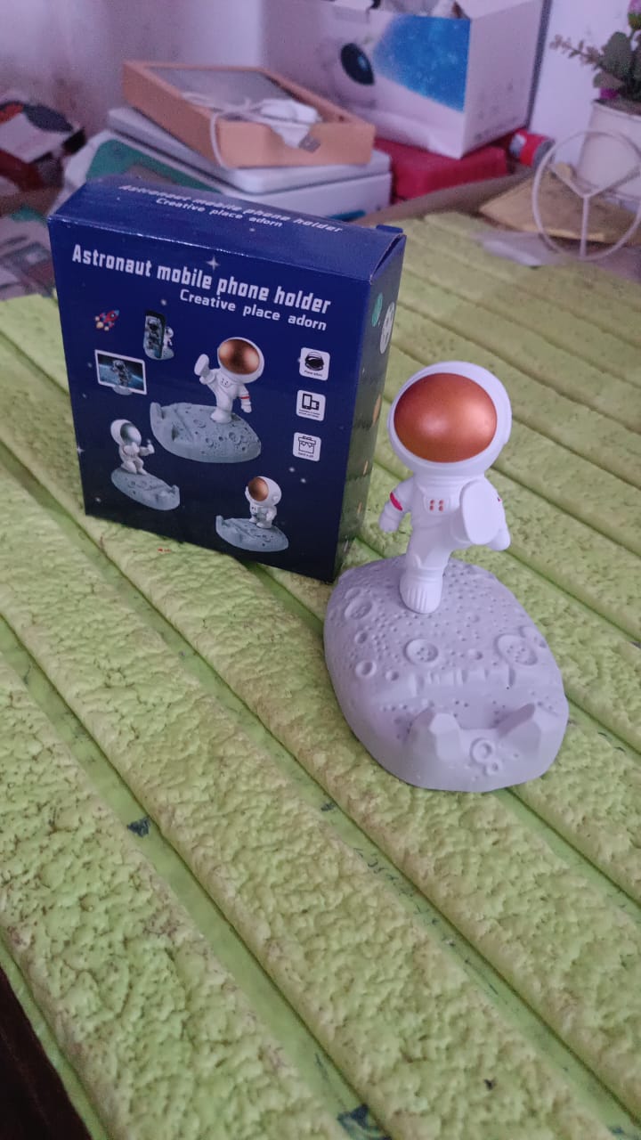 ALVENZA Astronaut Phone Holder – 3D Spaceman Design, Resin | PHOBIA