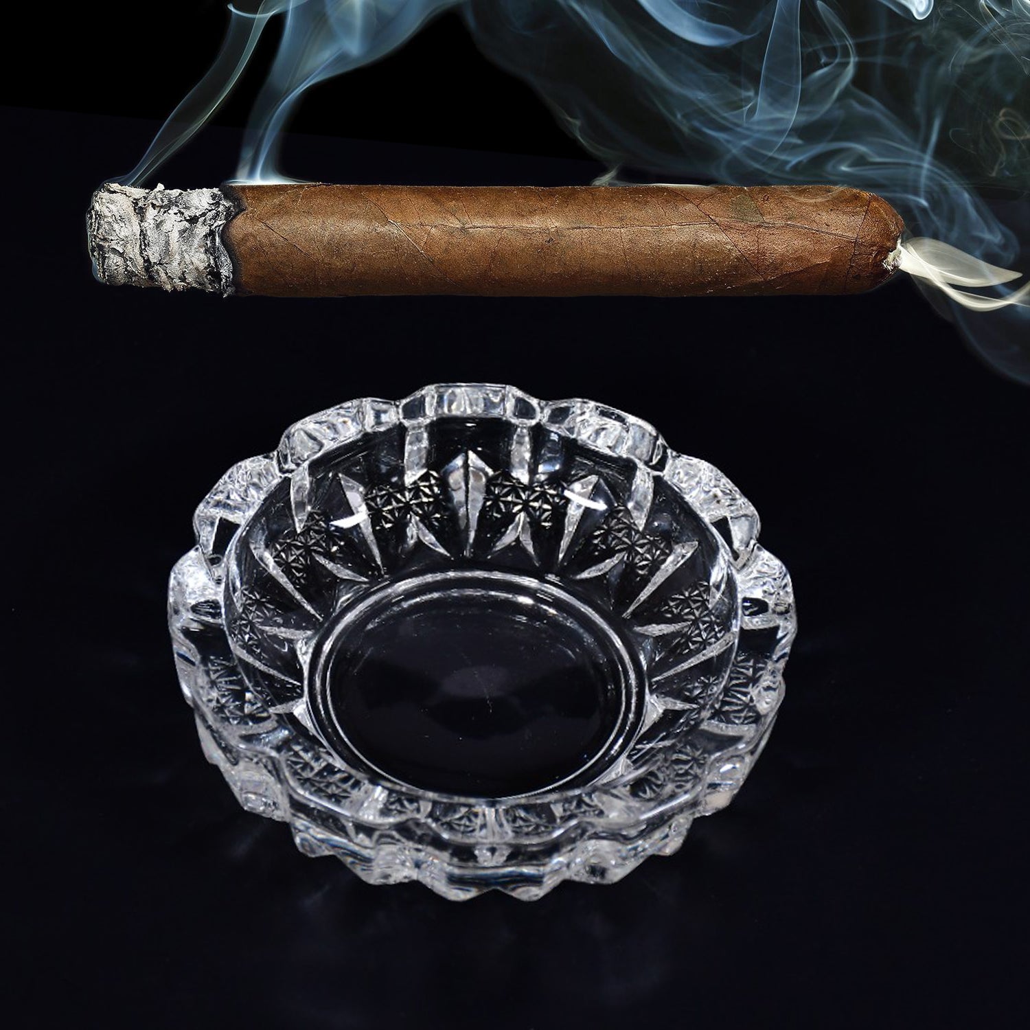 Crystal Glass Ashtray Round Cigar & Cigarette | Styleva - Front View