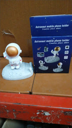 ALVENZA Astronaut Phone Holder – 3D Spaceman Design, Resin | PHOBIA