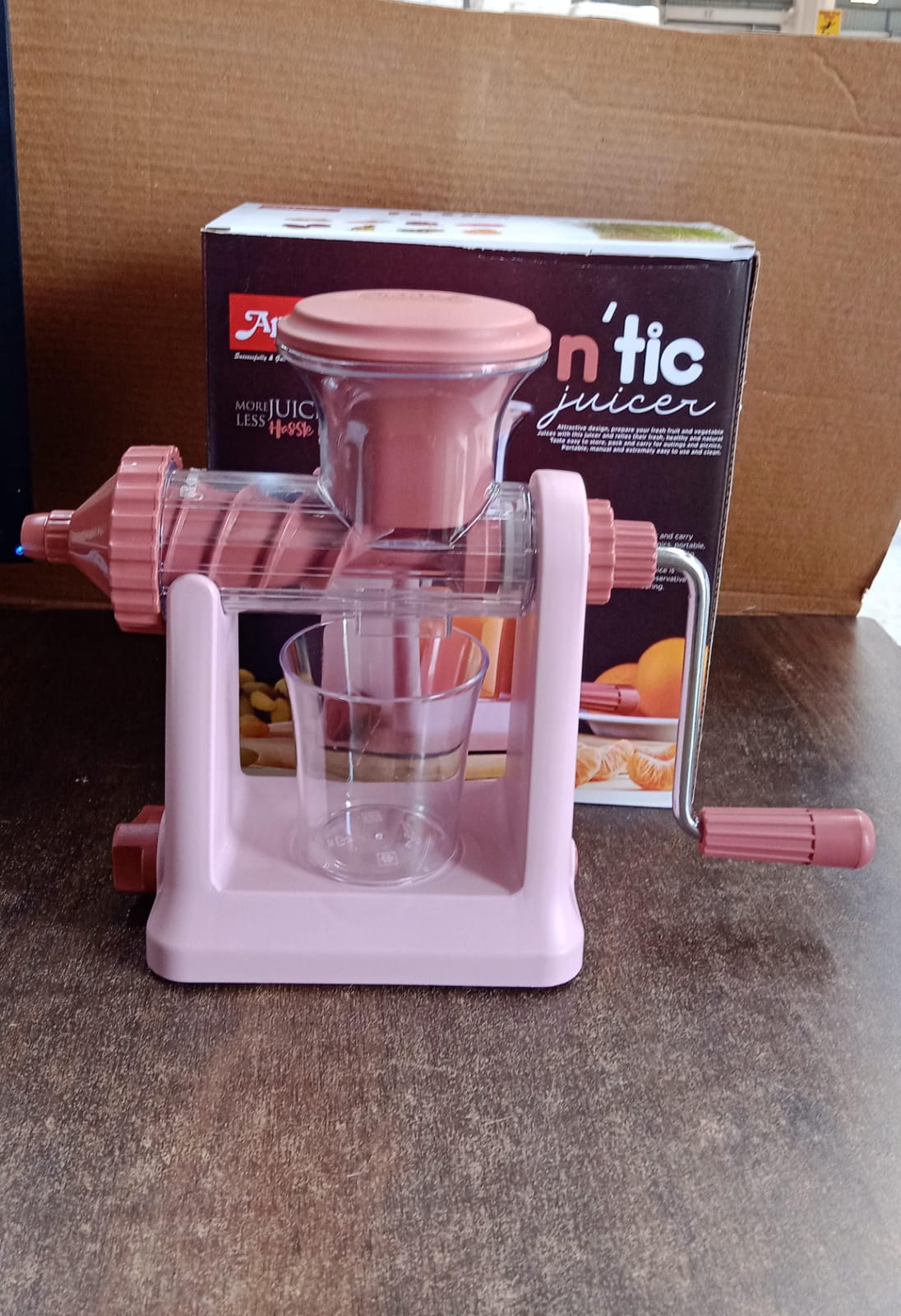 ALVENZA Manual Juicer with Vacuum Lock Base – Efficient Fruit & Vegetable Juicing