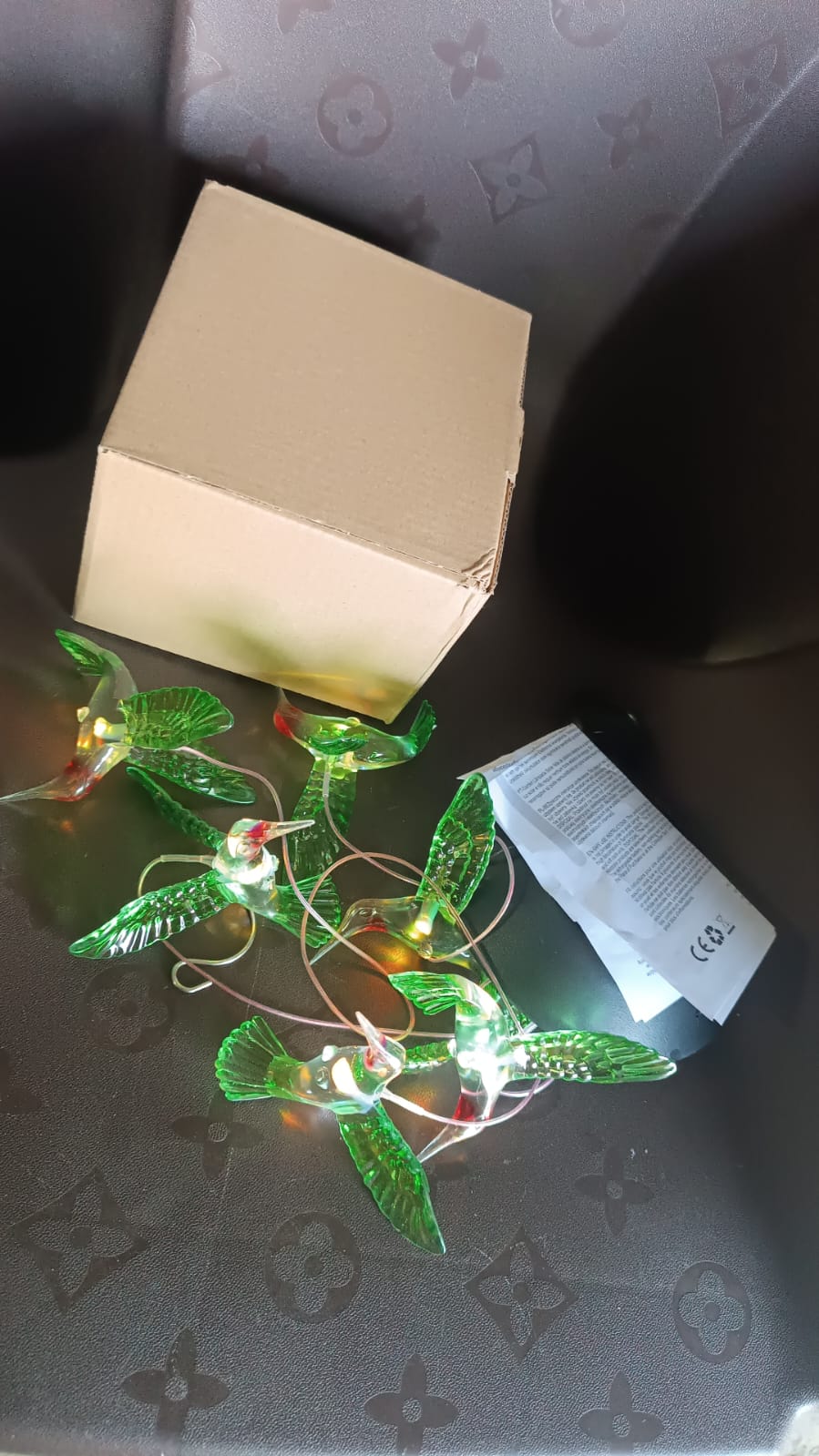 ALVENZA Solar Hummingbird Wind Chimes – Colorful LED Garden Decor