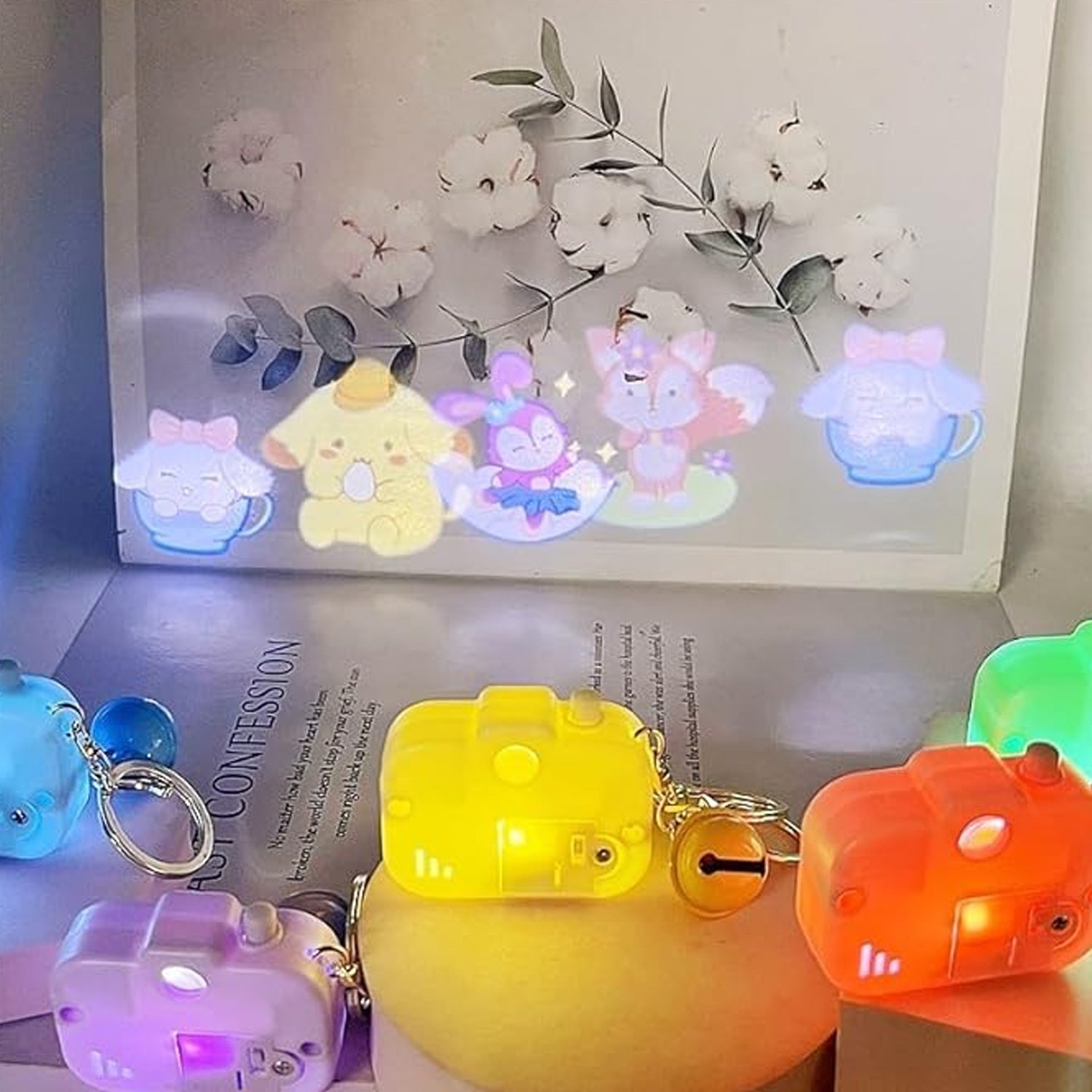 ALVENZA Projective Camera Keychain – Fun Rainbow Image Projector