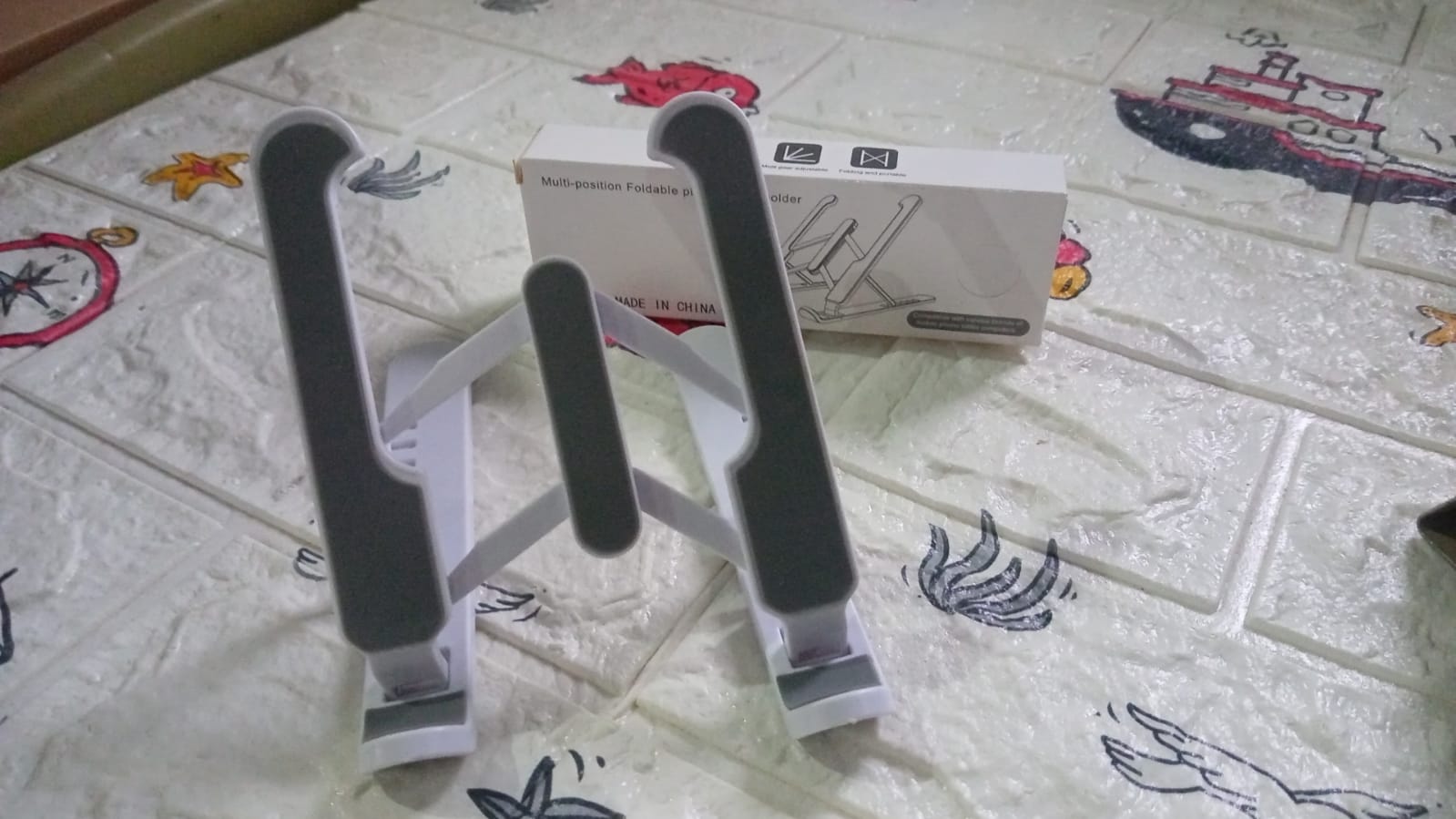 ALVENZA Adjustable Tablet Stand – Foldable & Ergonomic | Mobiléon