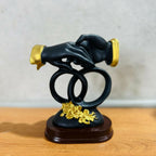 ALVENZA Black & Gold Handshake Figurine – Elegant Couple Décor with Interlocked Rings