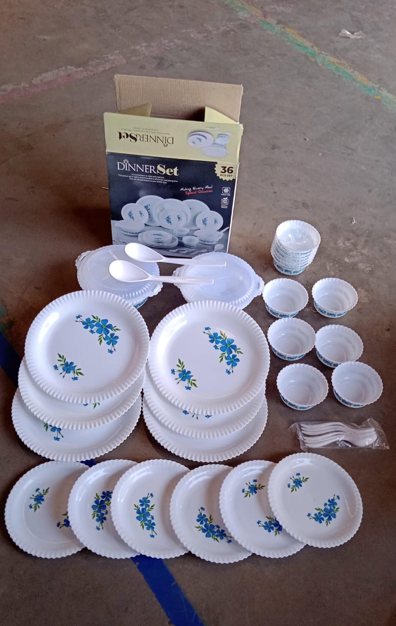ALVENZA Plastic Dinner Set – Durable 36-Piece Blue Floral Design