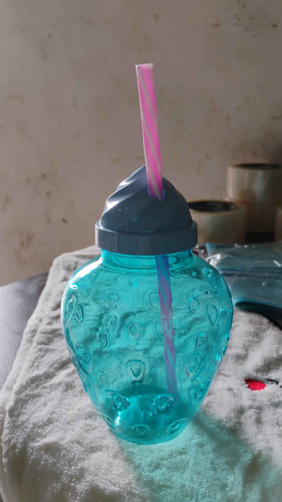 BPA-Free Plastic Drinking Cup Durable & Portable | Tidy Table - Detail View 7