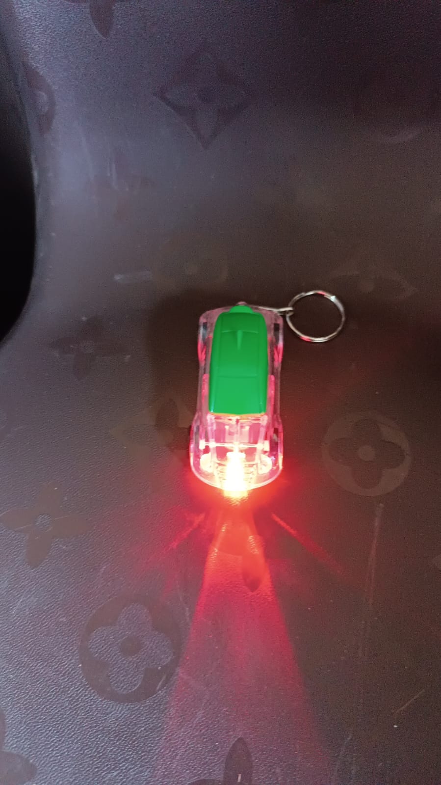 ALVENZA Mini Car LED Keychain Light – Bright Flashing Headlights Toy