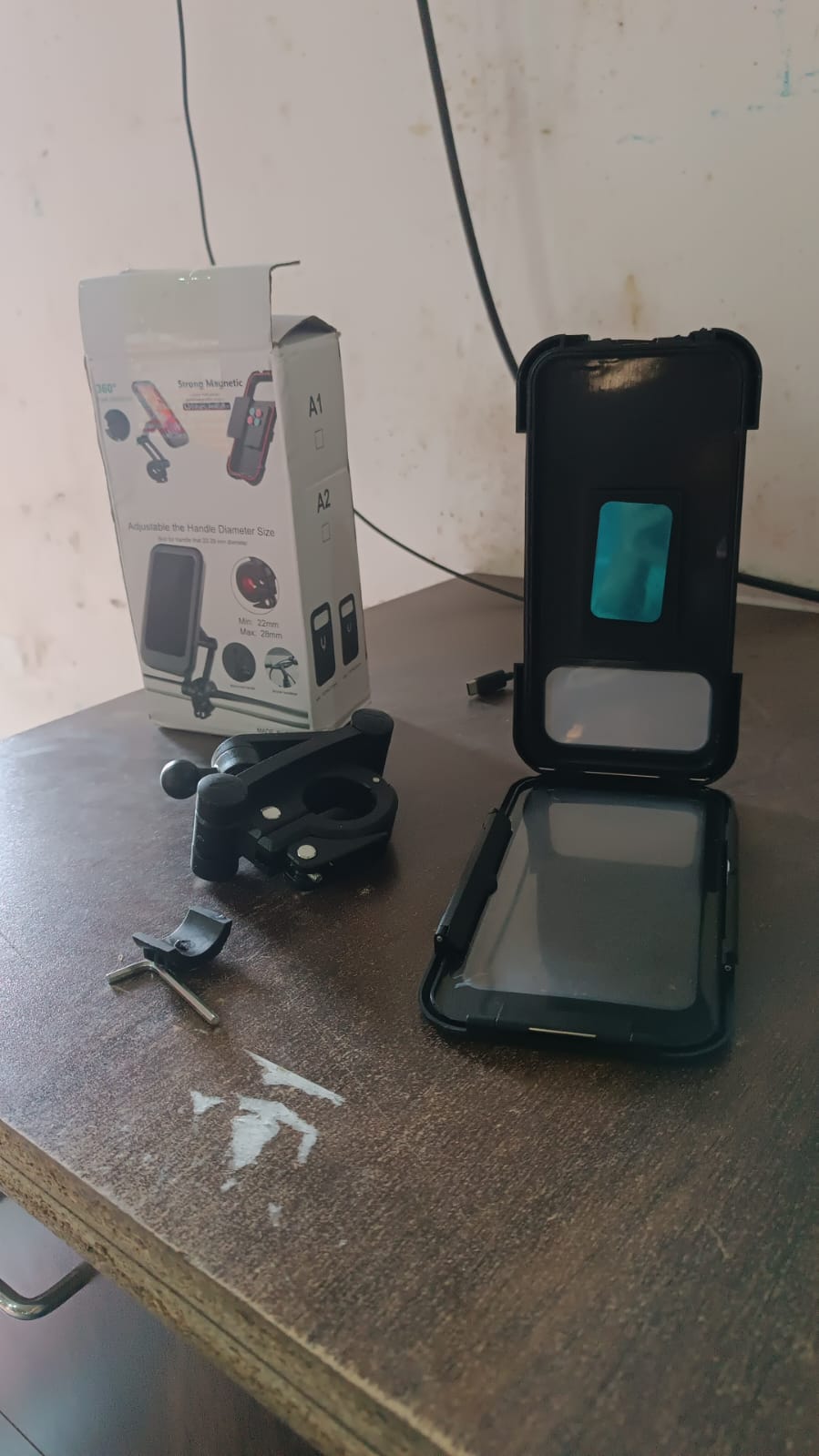 ALVENZA Waterproof Bike Phone Mount – 360° Rotation & Universal | Indo Glow