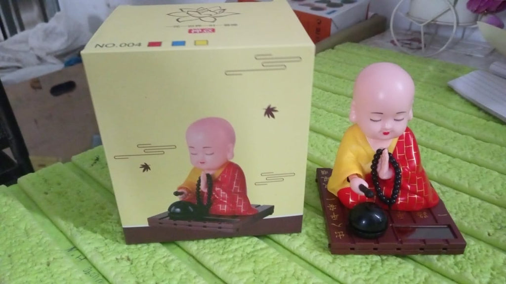 Solar Buddha Statue Moving Head & Hand Decor | Styleva - Detail View 8