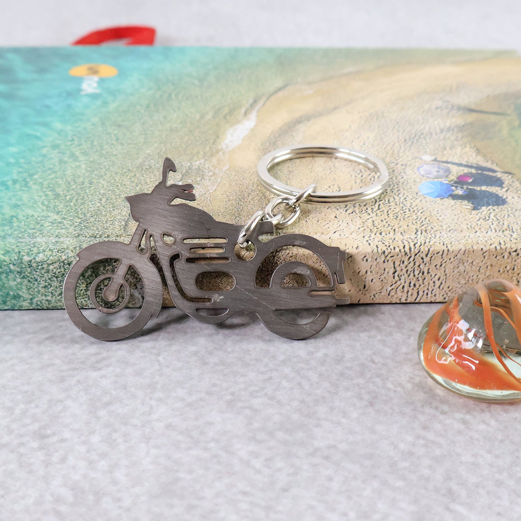 ALVENZA Motorcycle Keychain – Durable Metal Silhouette for Indian Riders